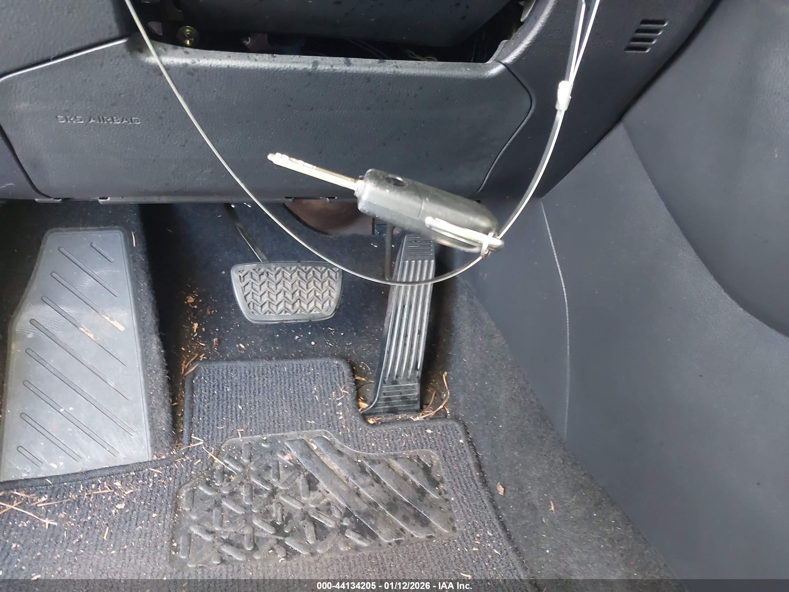 TOYOTA RAV4 image 11