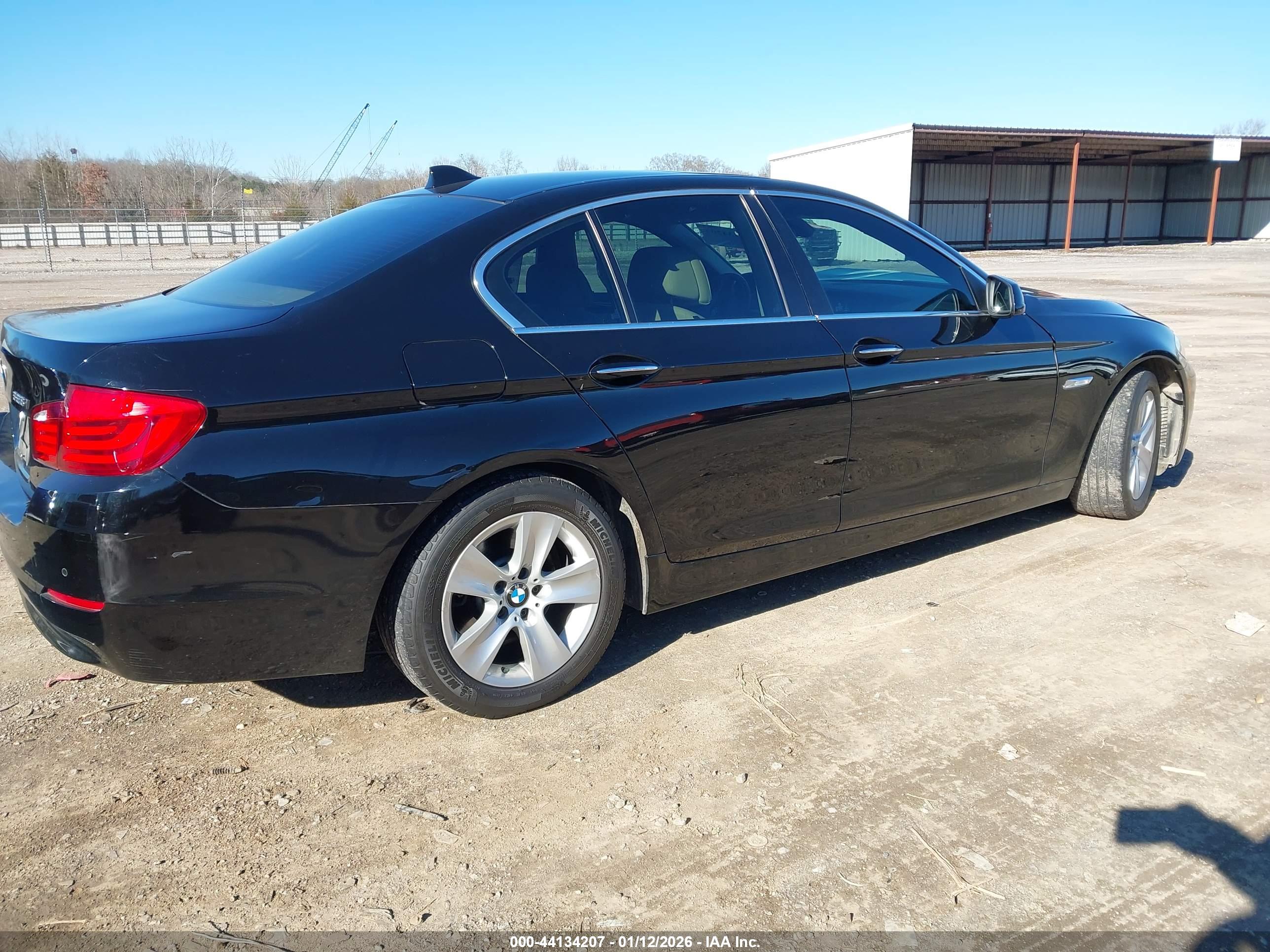 BMW 528I image 4
