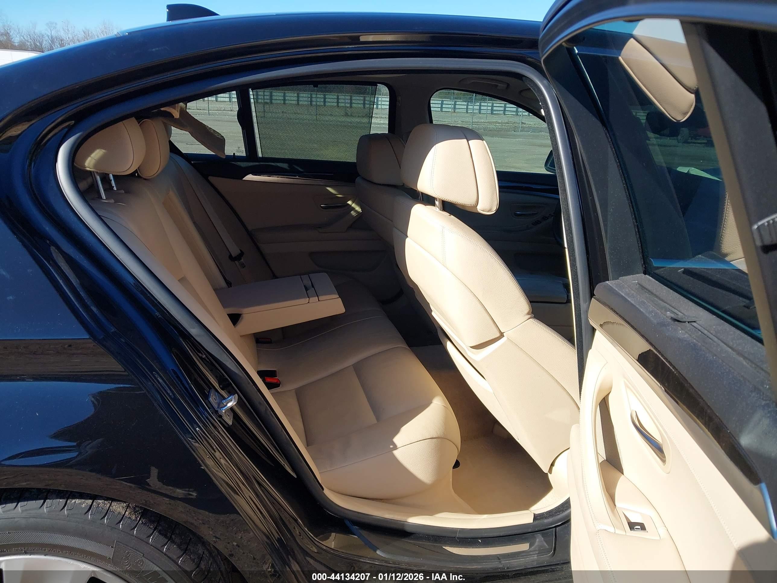 BMW 528I image 8