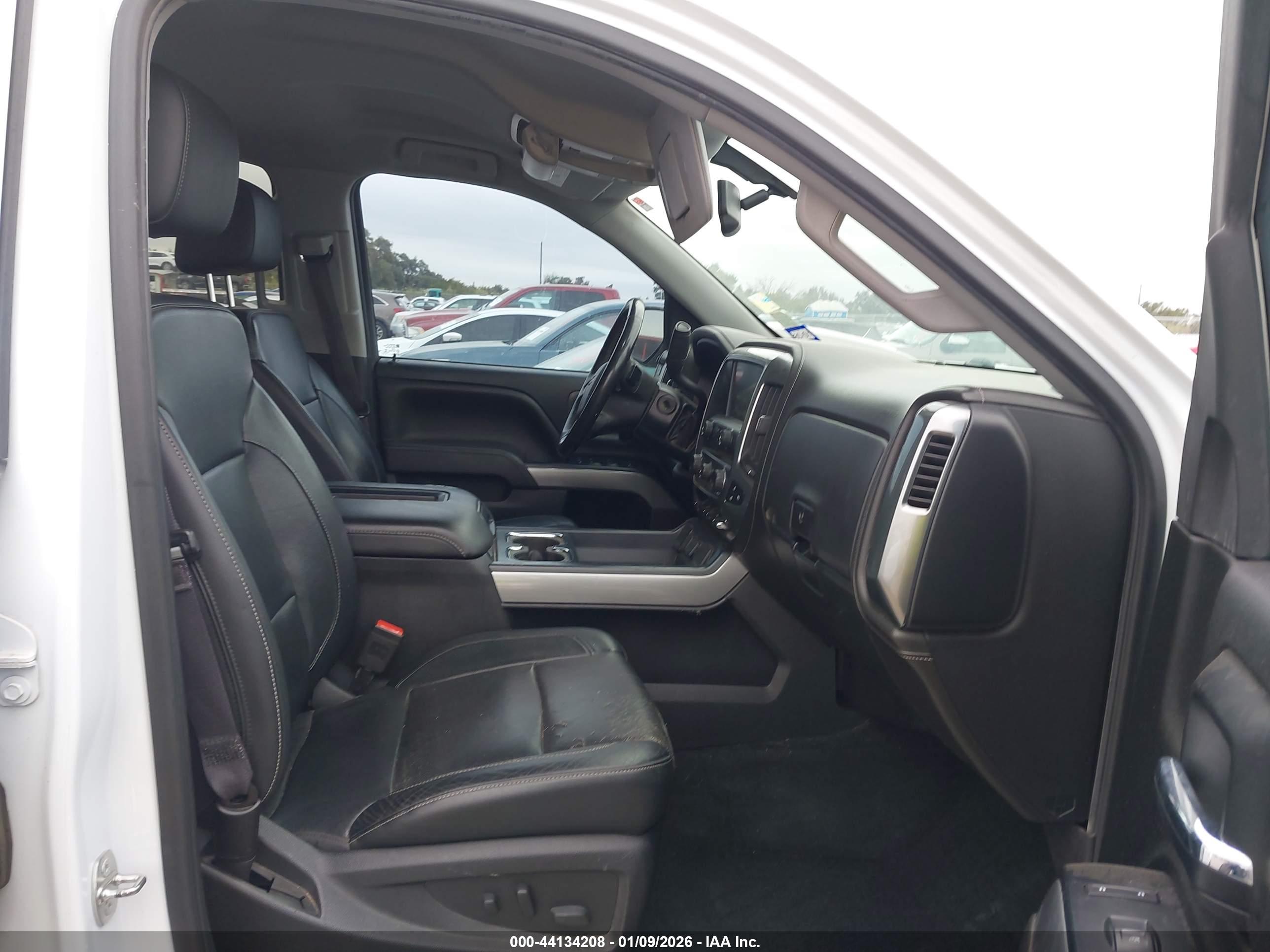 CHEVROLET SILVERADO image 5