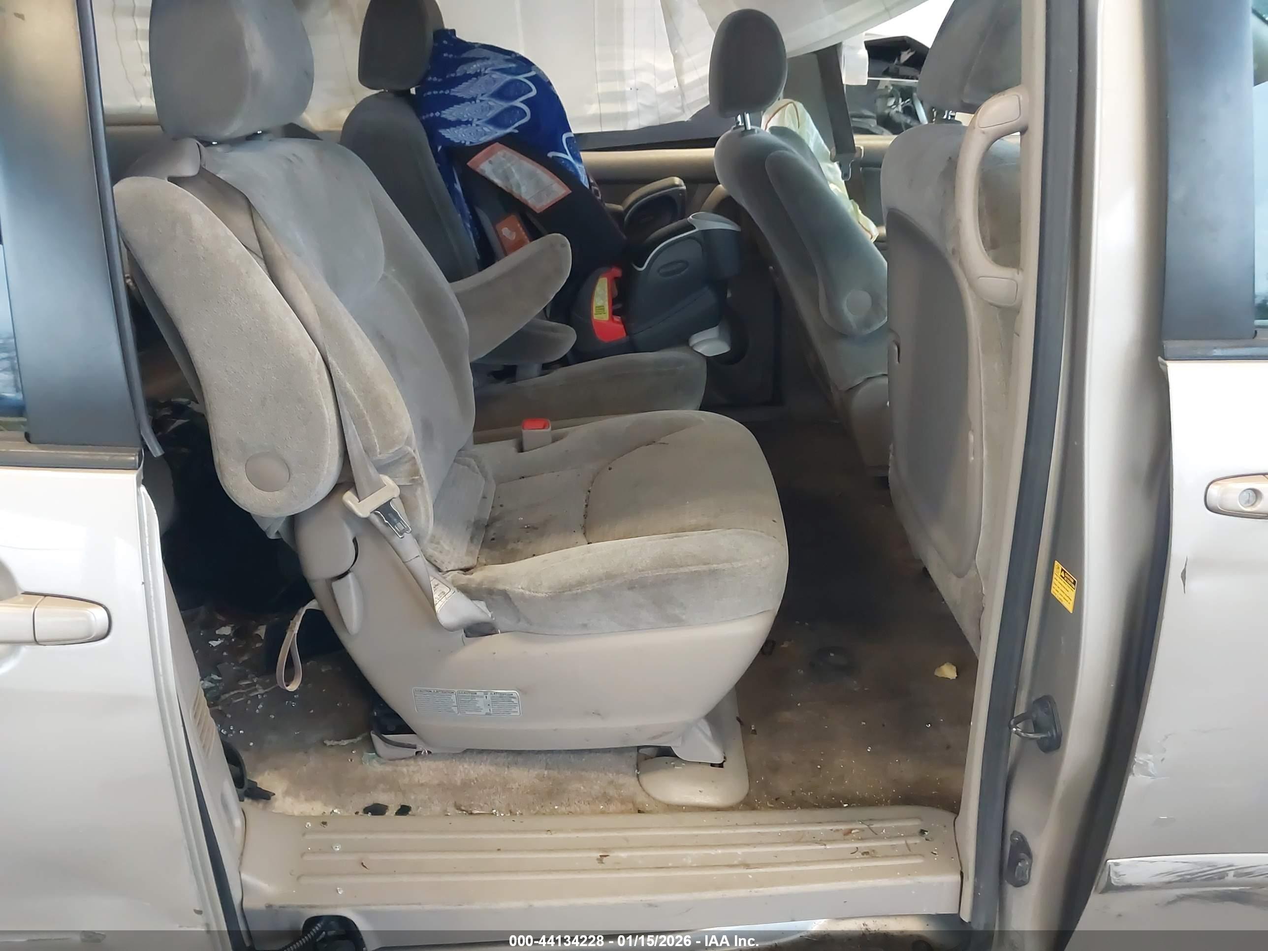 TOYOTA SIENNA image 8