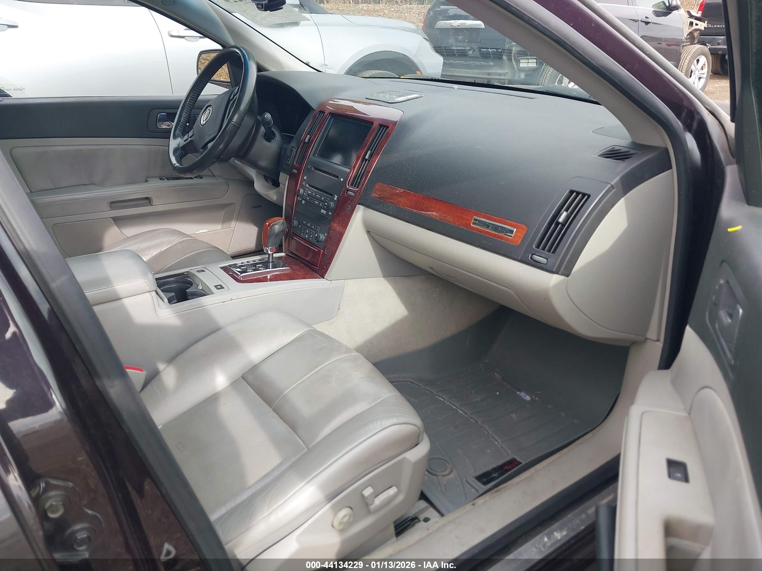 CADILLAC STS image 5
