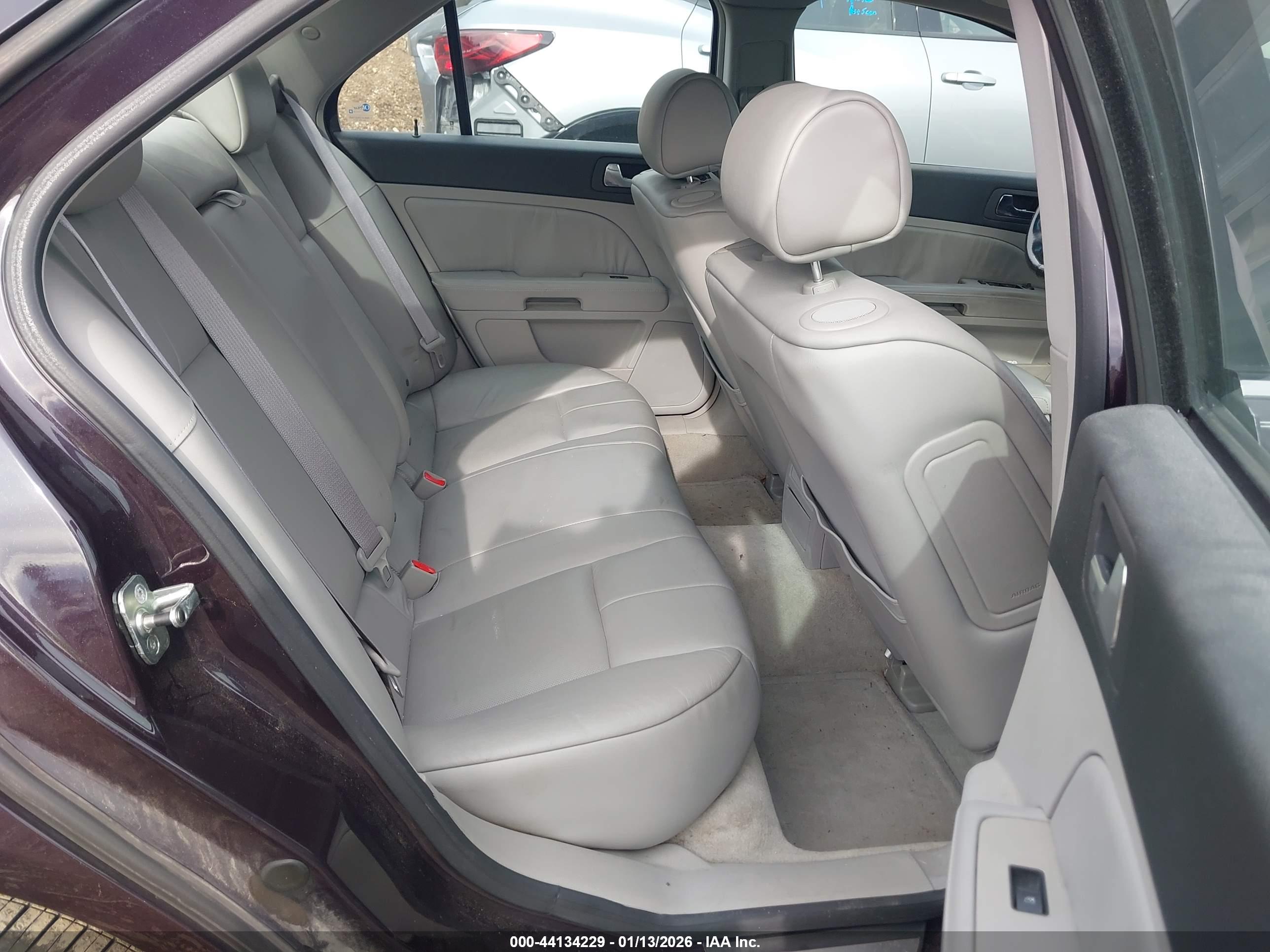 CADILLAC STS image 8