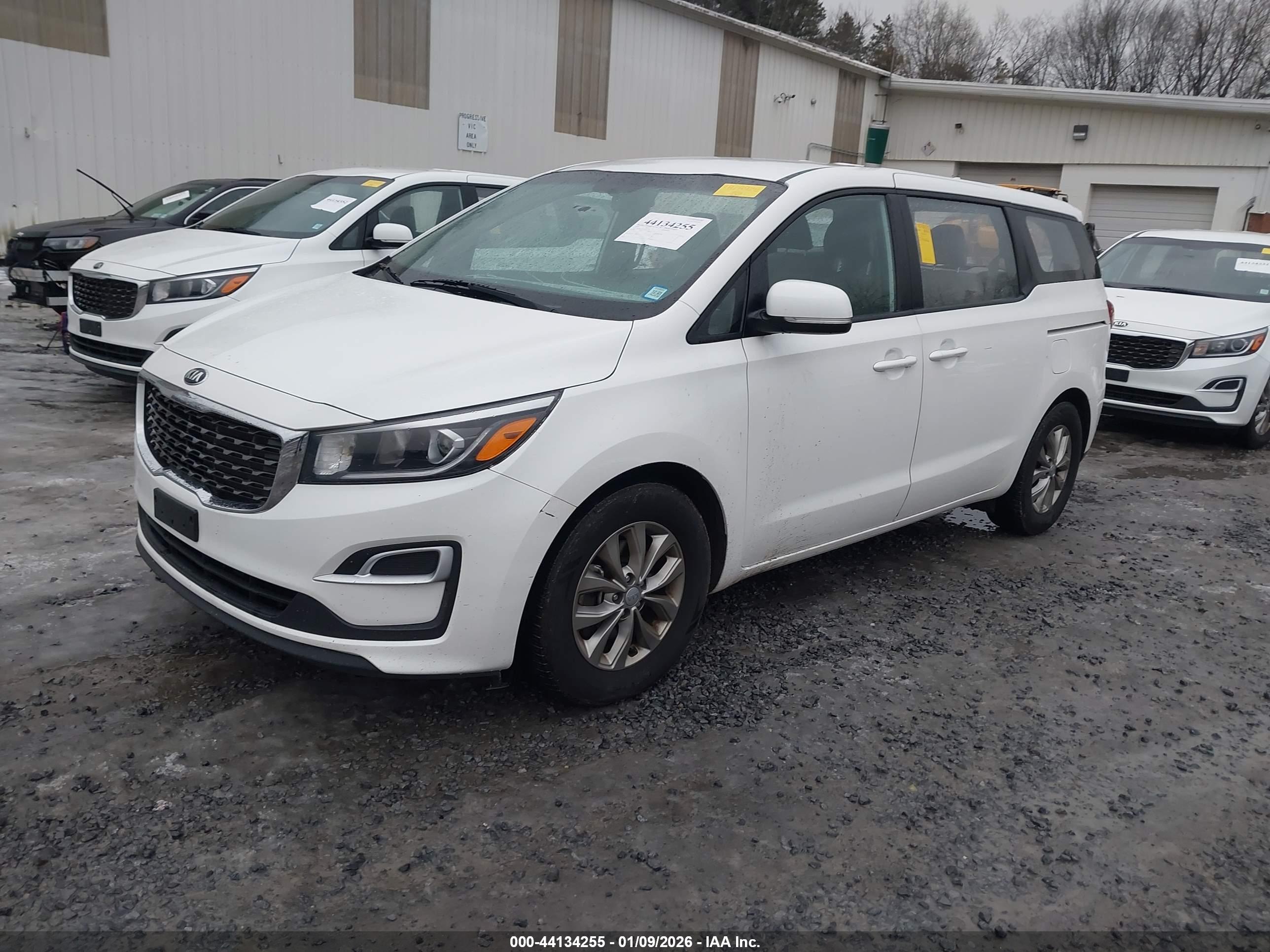 KIA SEDONA image 2