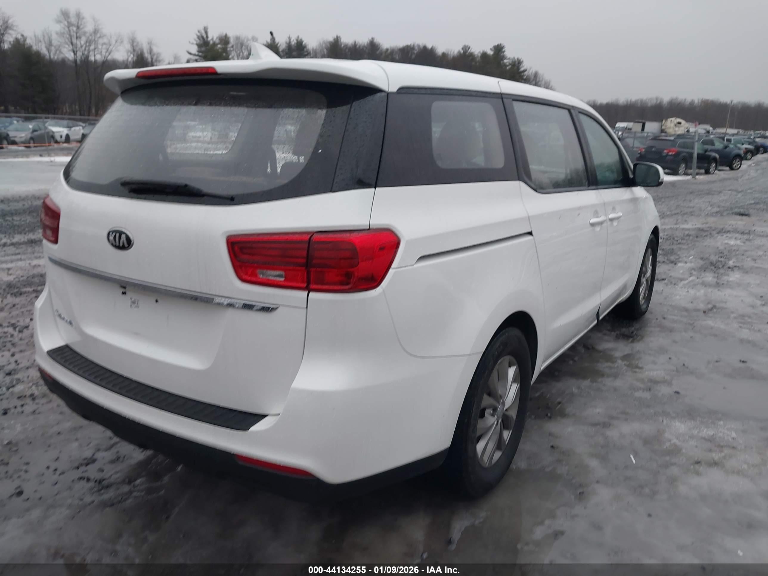 KIA SEDONA image 4
