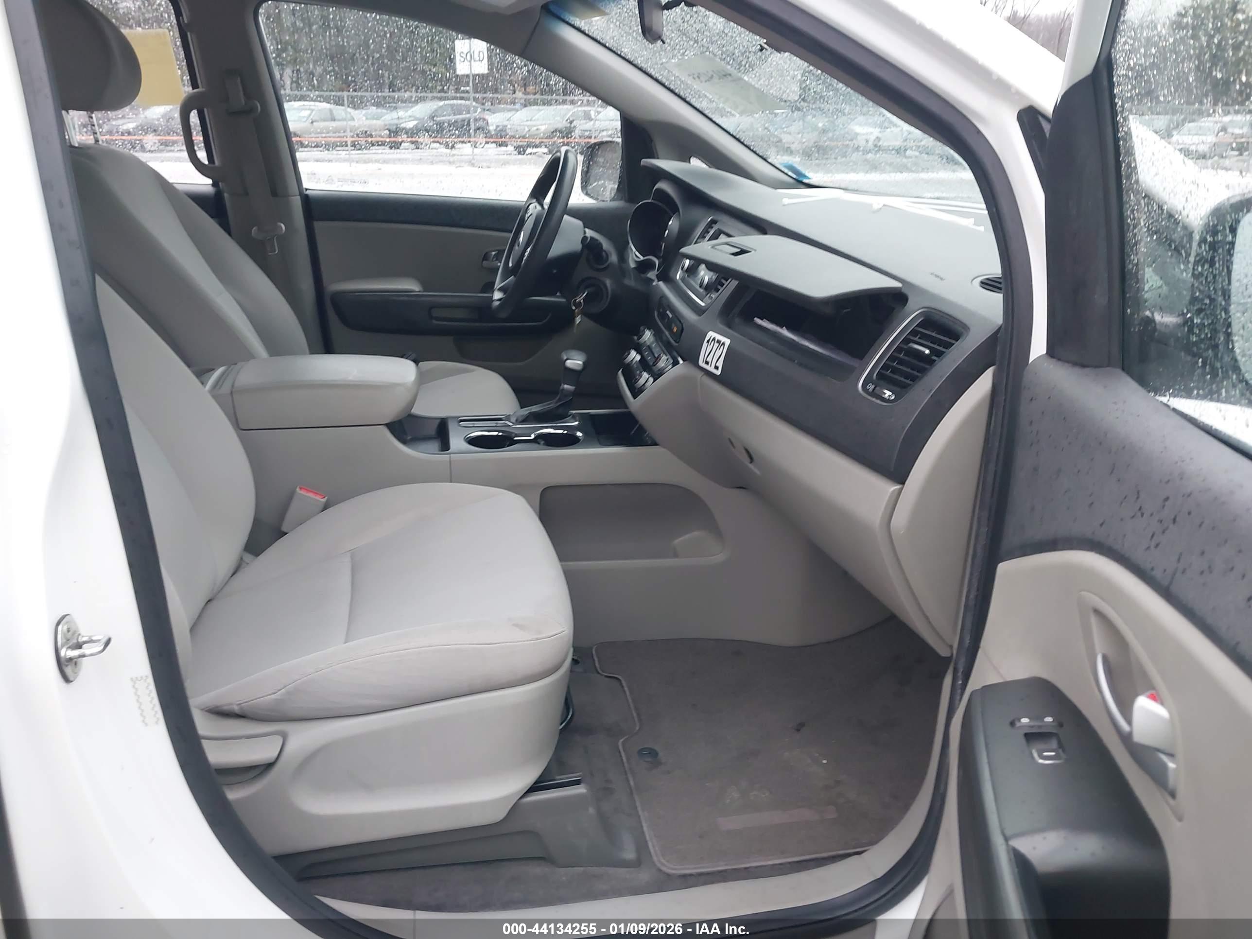 KIA SEDONA image 5