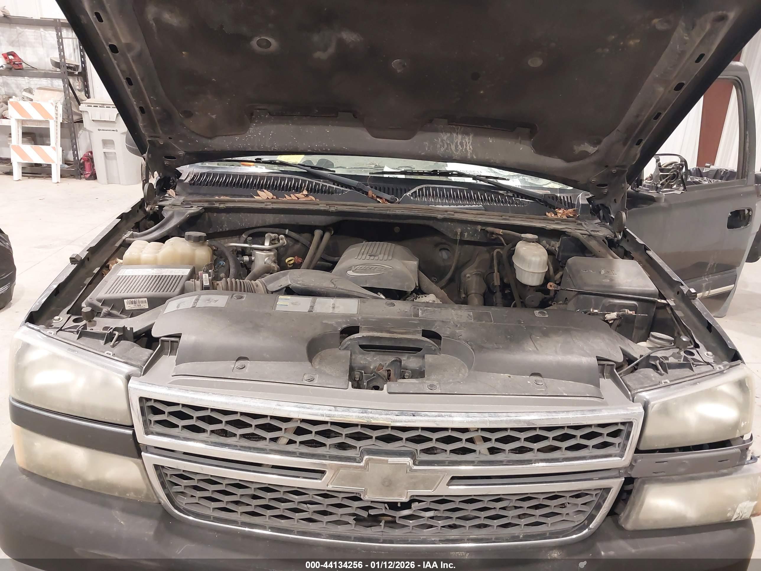 CHEVROLET SILVERADO image 10