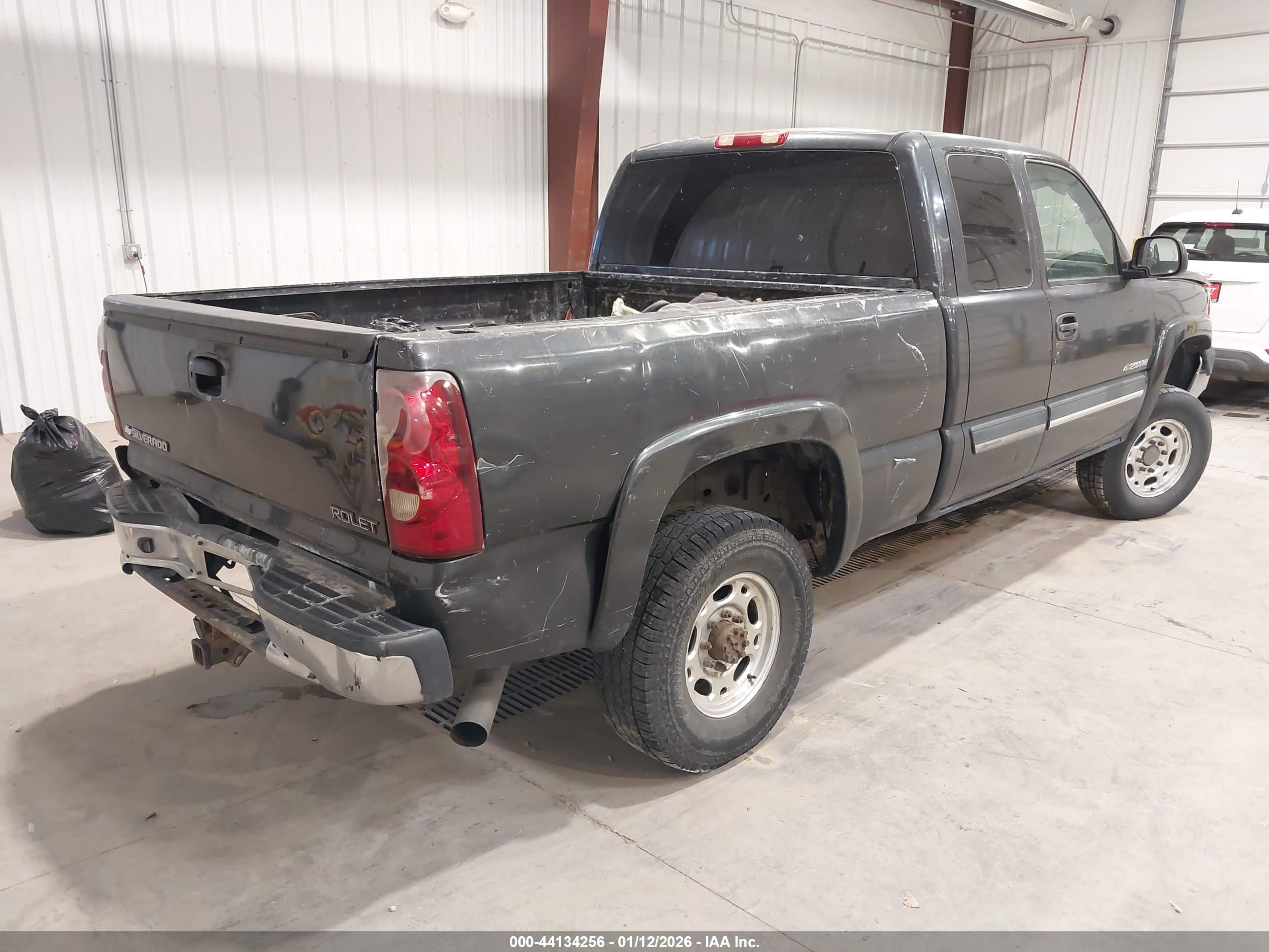 CHEVROLET SILVERADO image 4