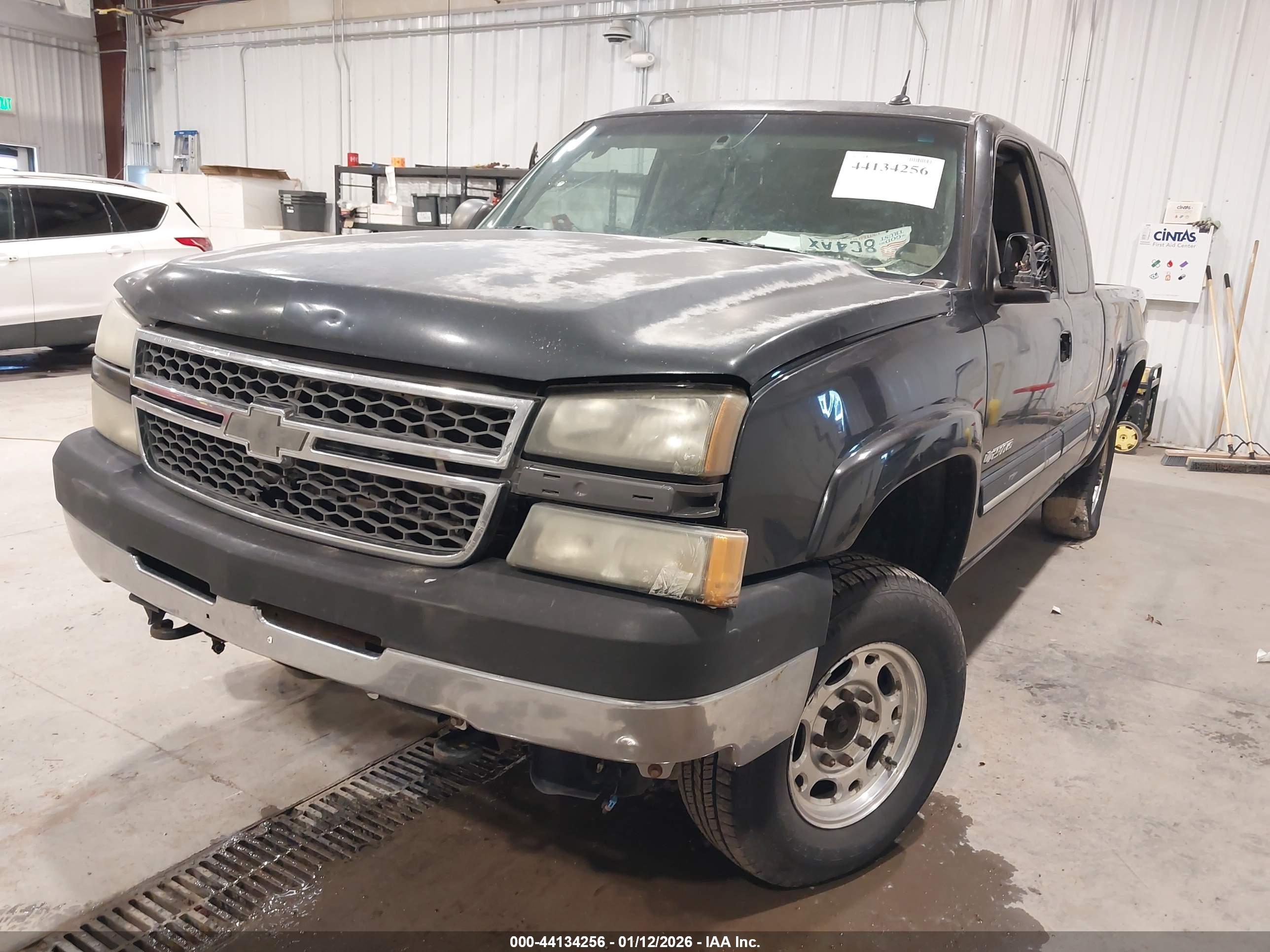 CHEVROLET SILVERADO image 6