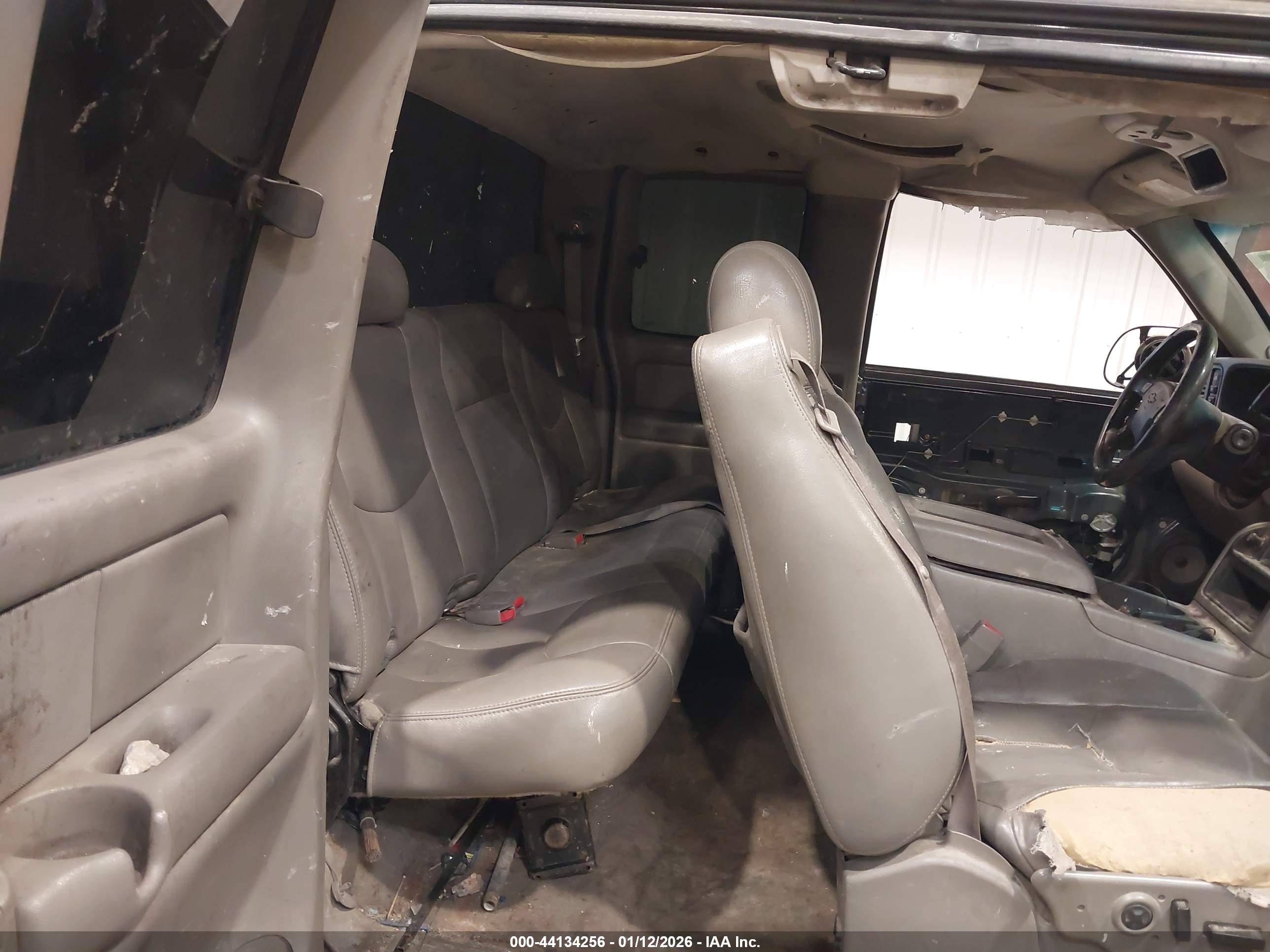 CHEVROLET SILVERADO image 8