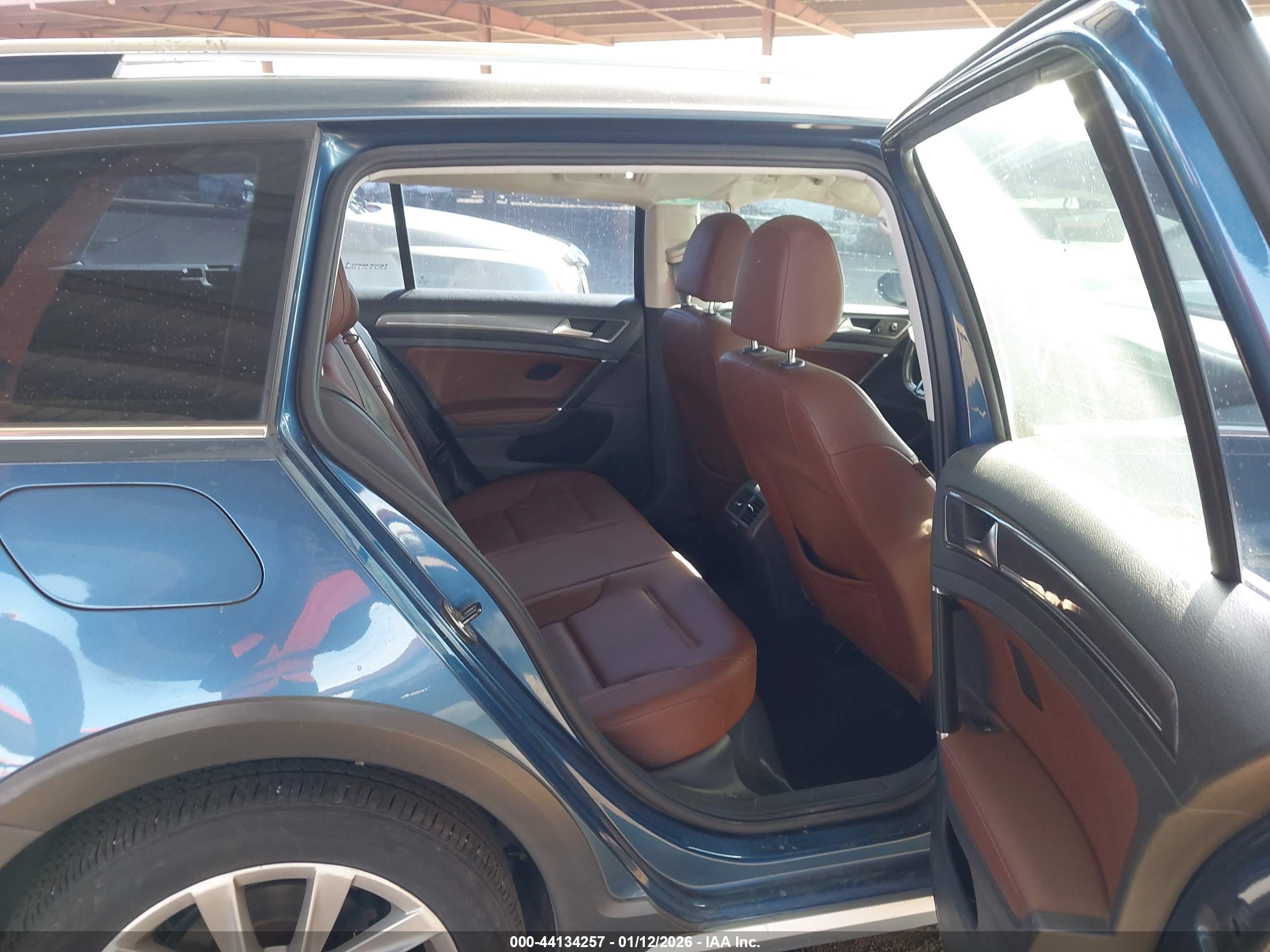 VOLKSWAGEN GOLF image 8