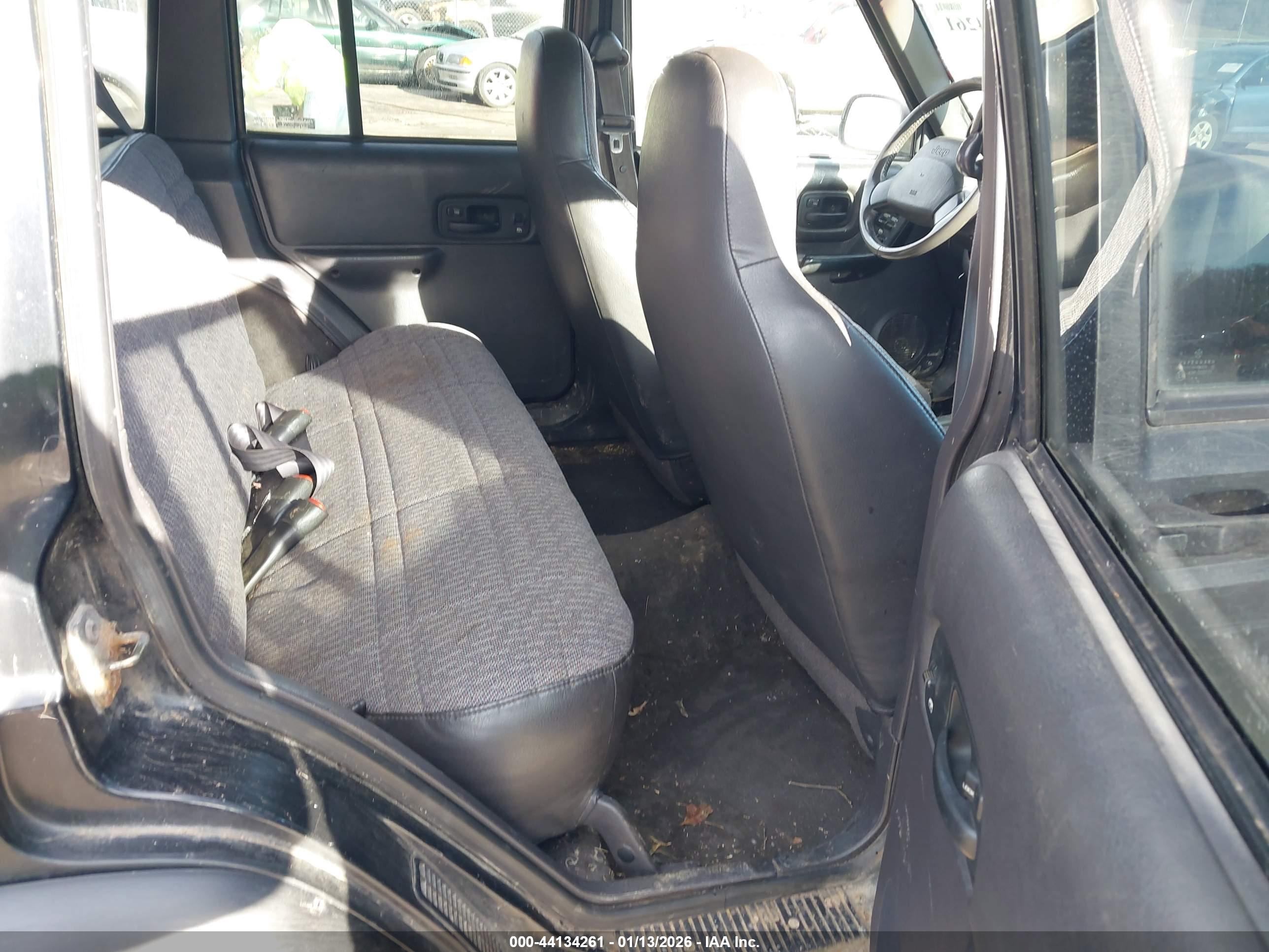 JEEP CHEROKEE image 8