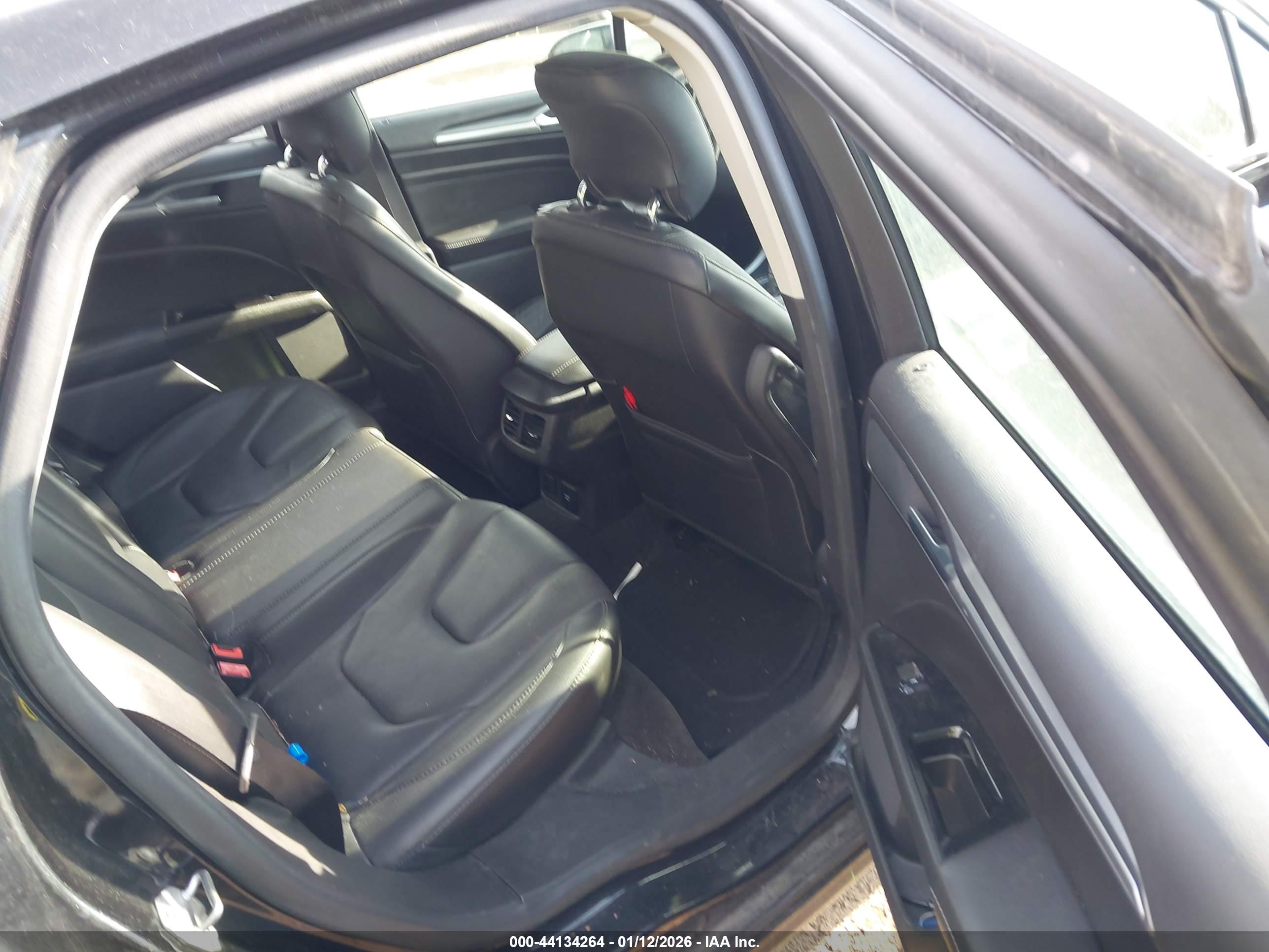 FORD FUSION image 8