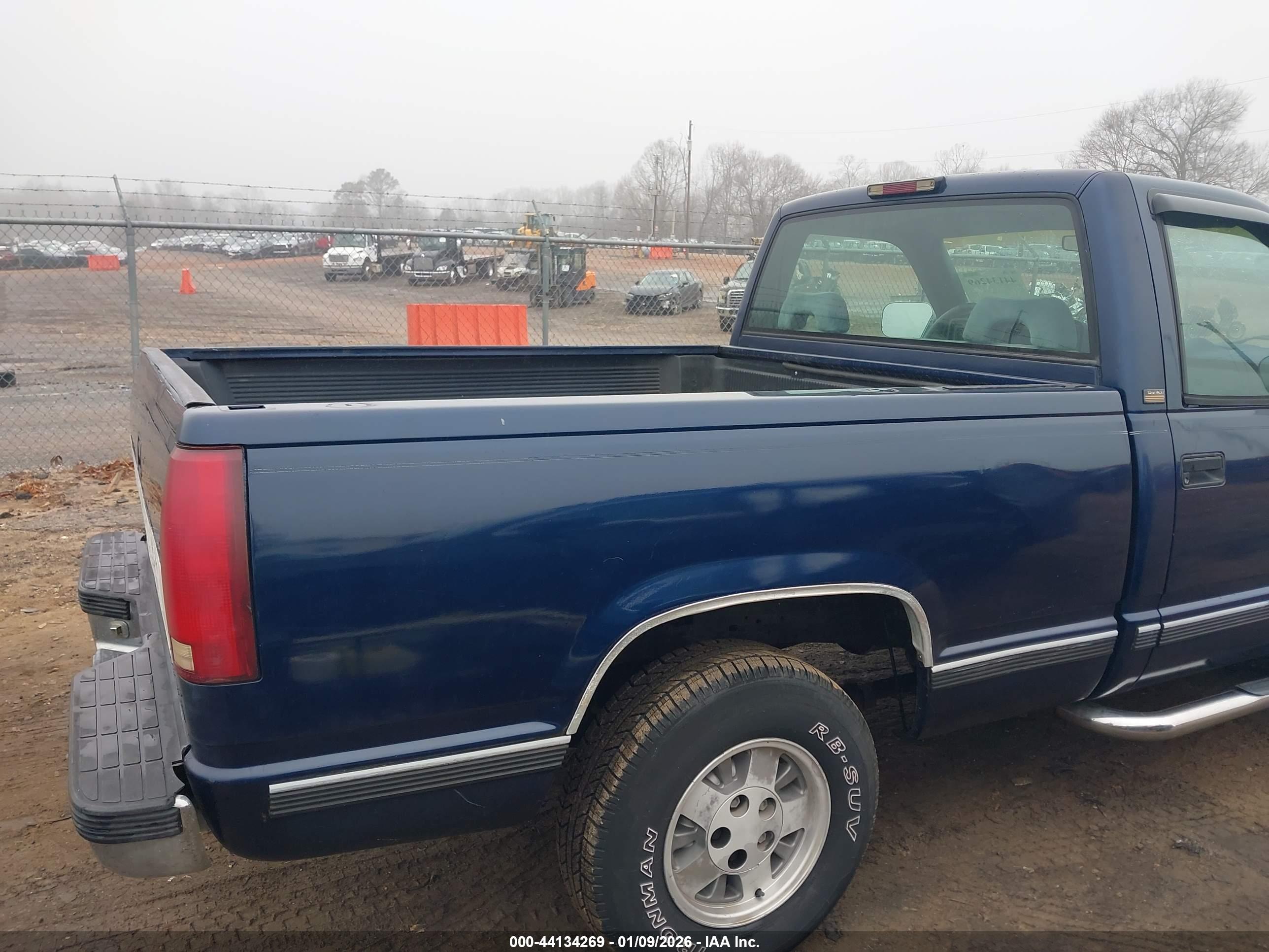 CHEVROLET GMT-400 image 8
