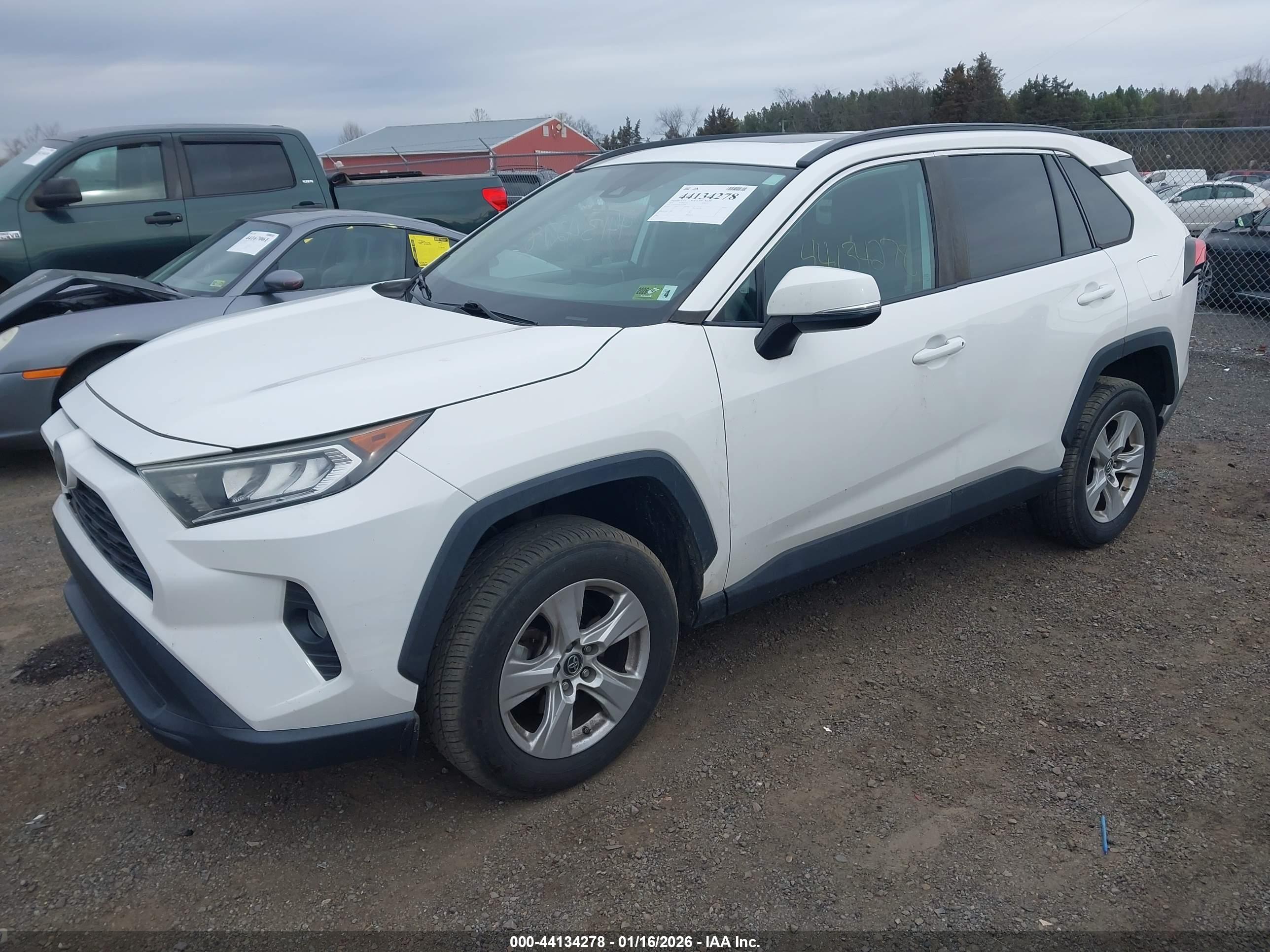 TOYOTA RAV4 image 2