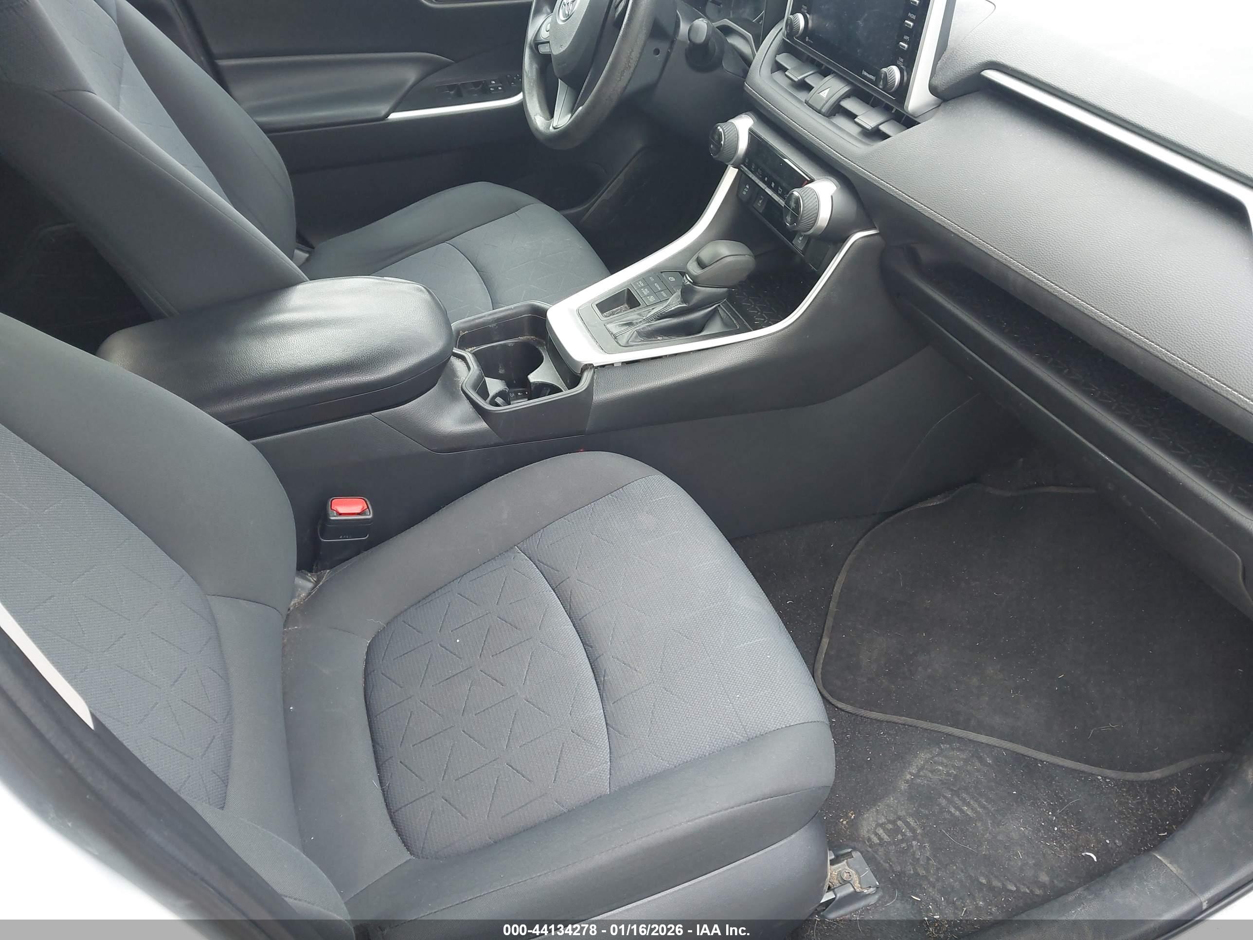TOYOTA RAV4 image 5
