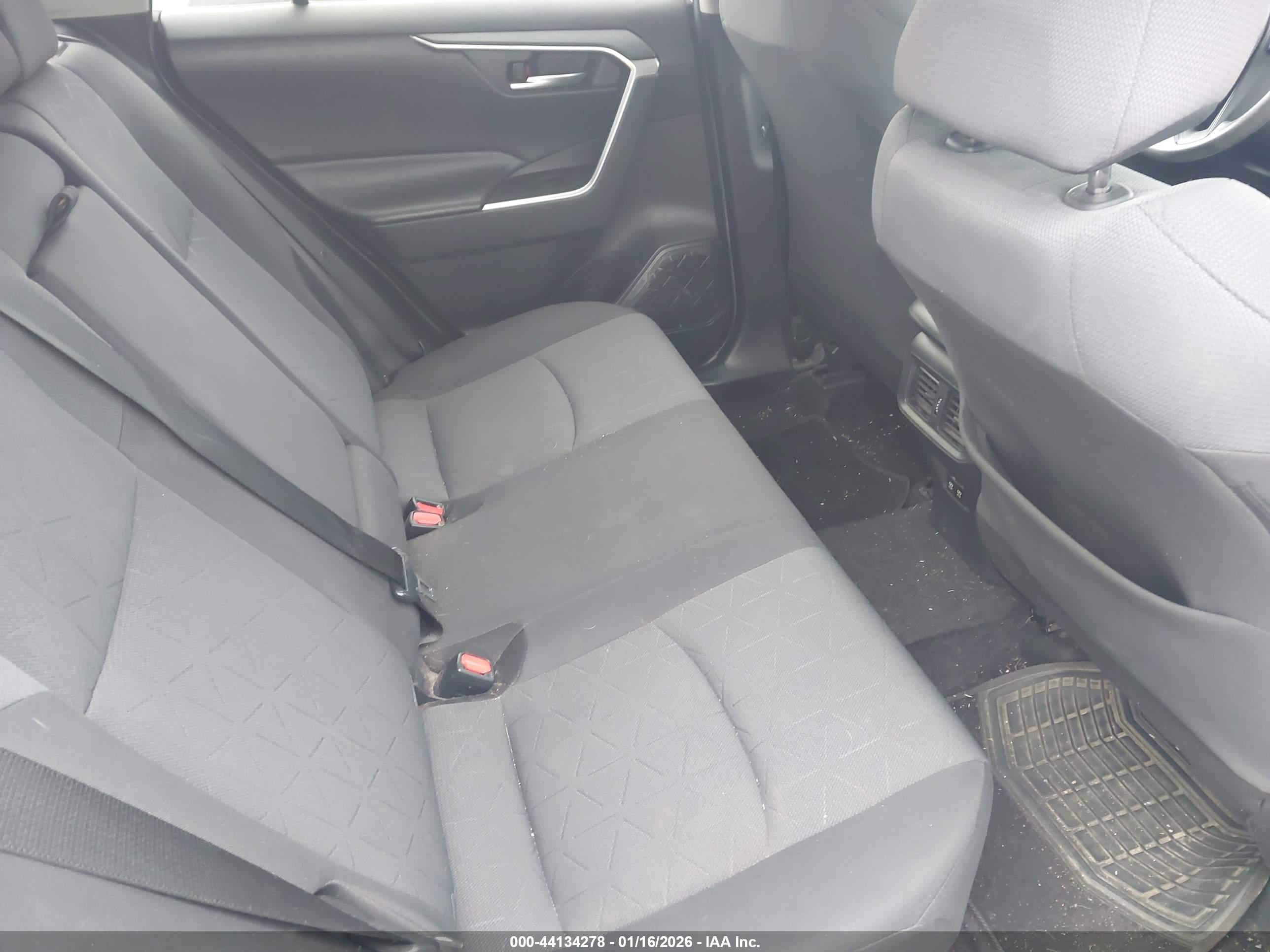 TOYOTA RAV4 image 8