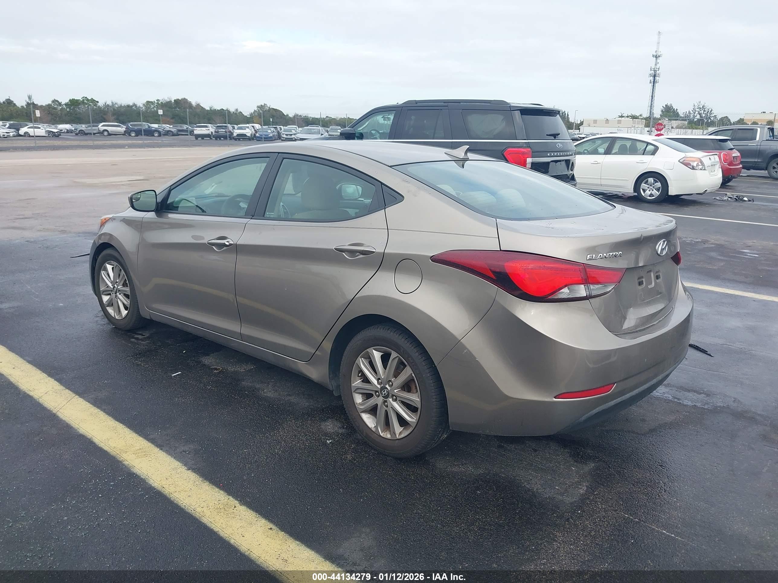 HYUNDAI ELANTRA image 3