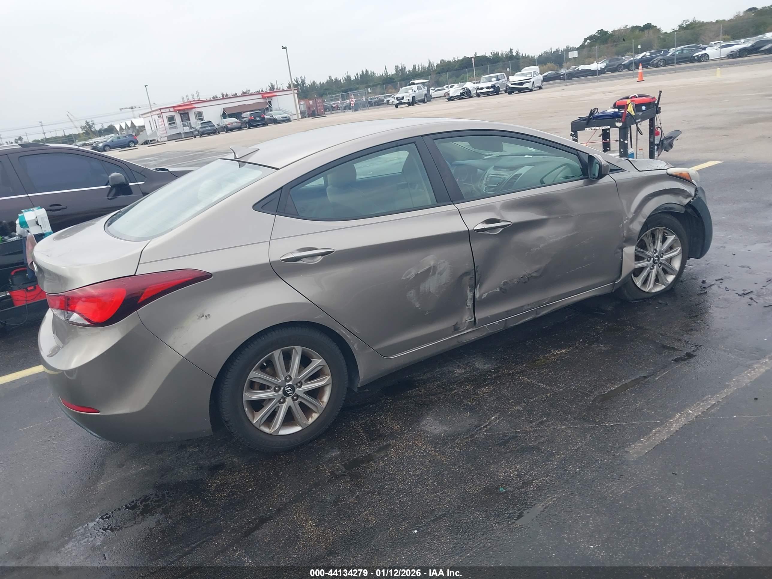 HYUNDAI ELANTRA image 4