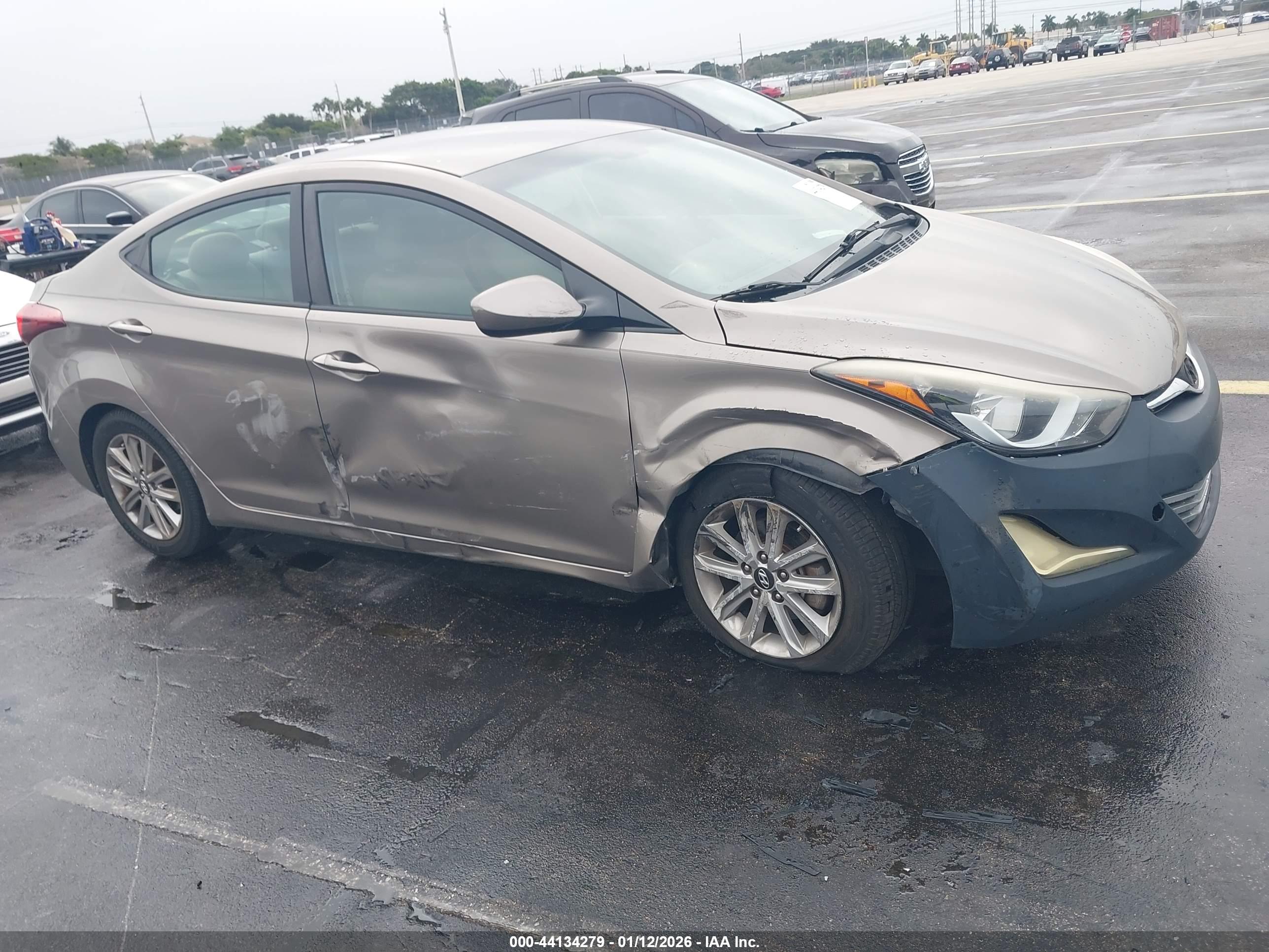 HYUNDAI ELANTRA image 6