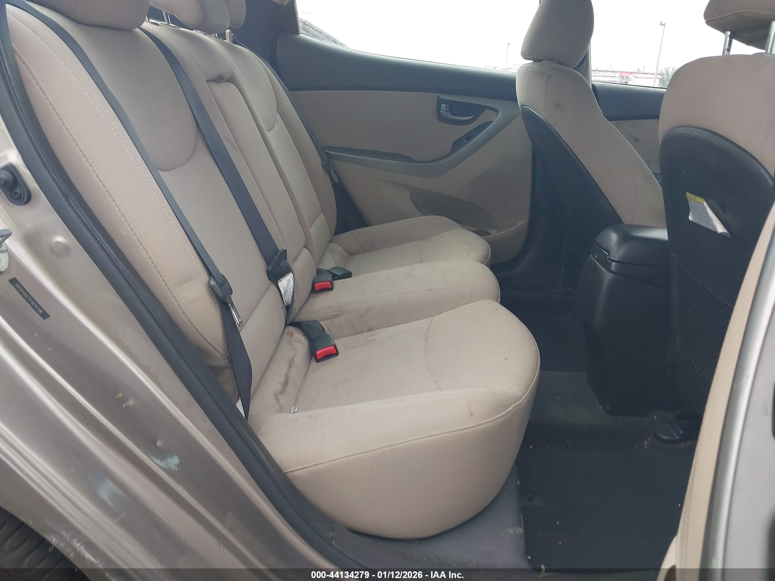 HYUNDAI ELANTRA image 8