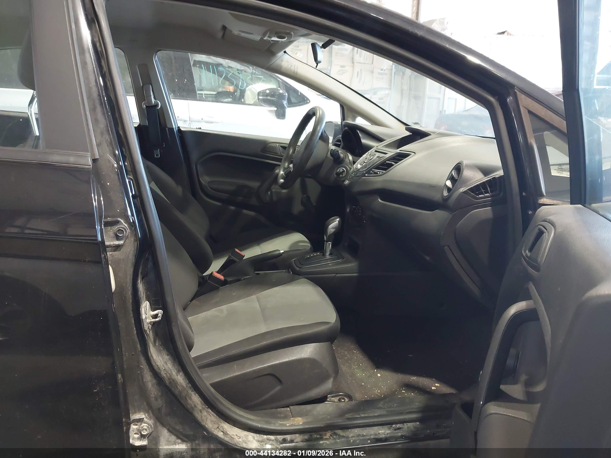 FORD FIESTA image 5
