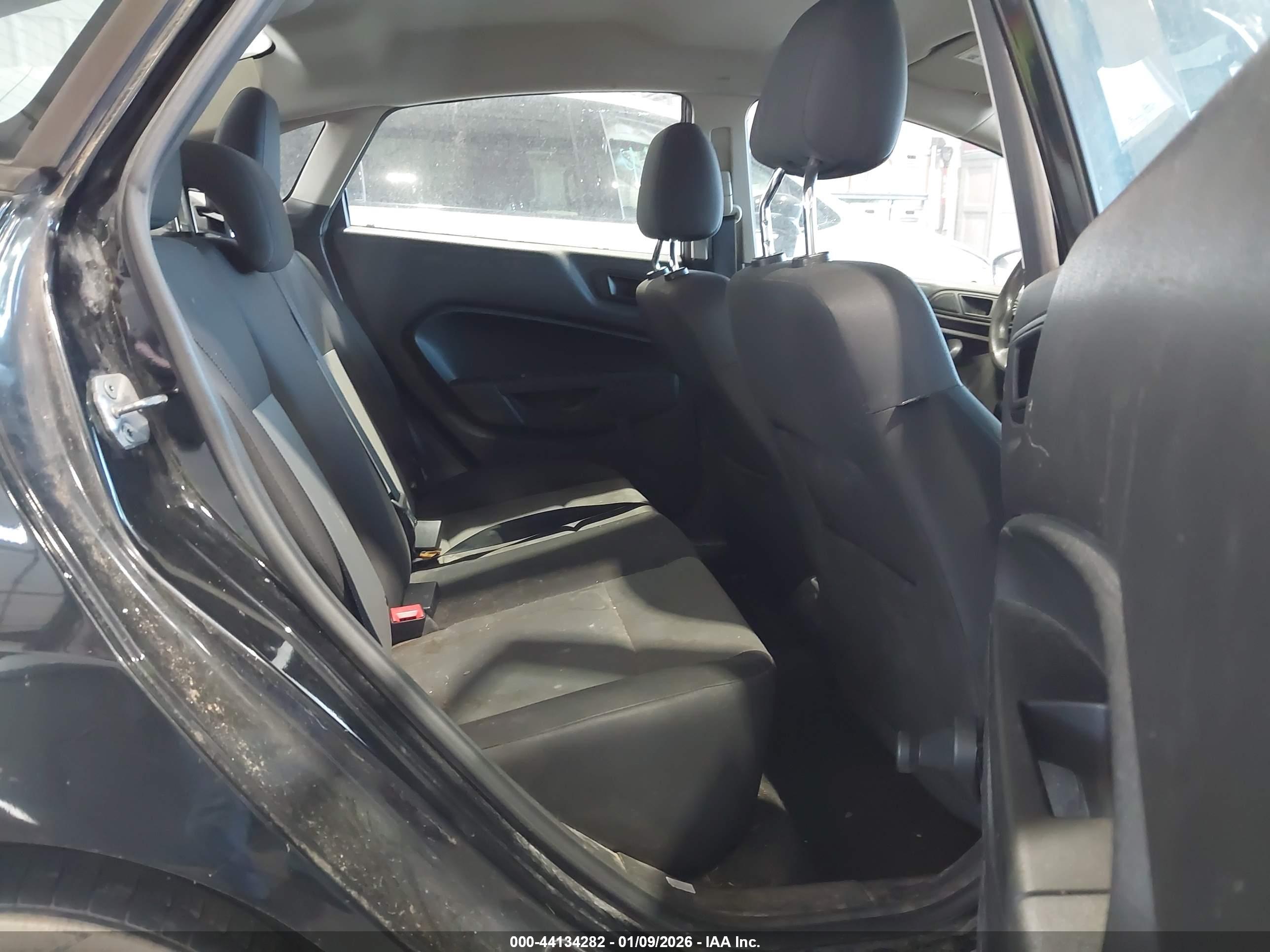 FORD FIESTA image 8