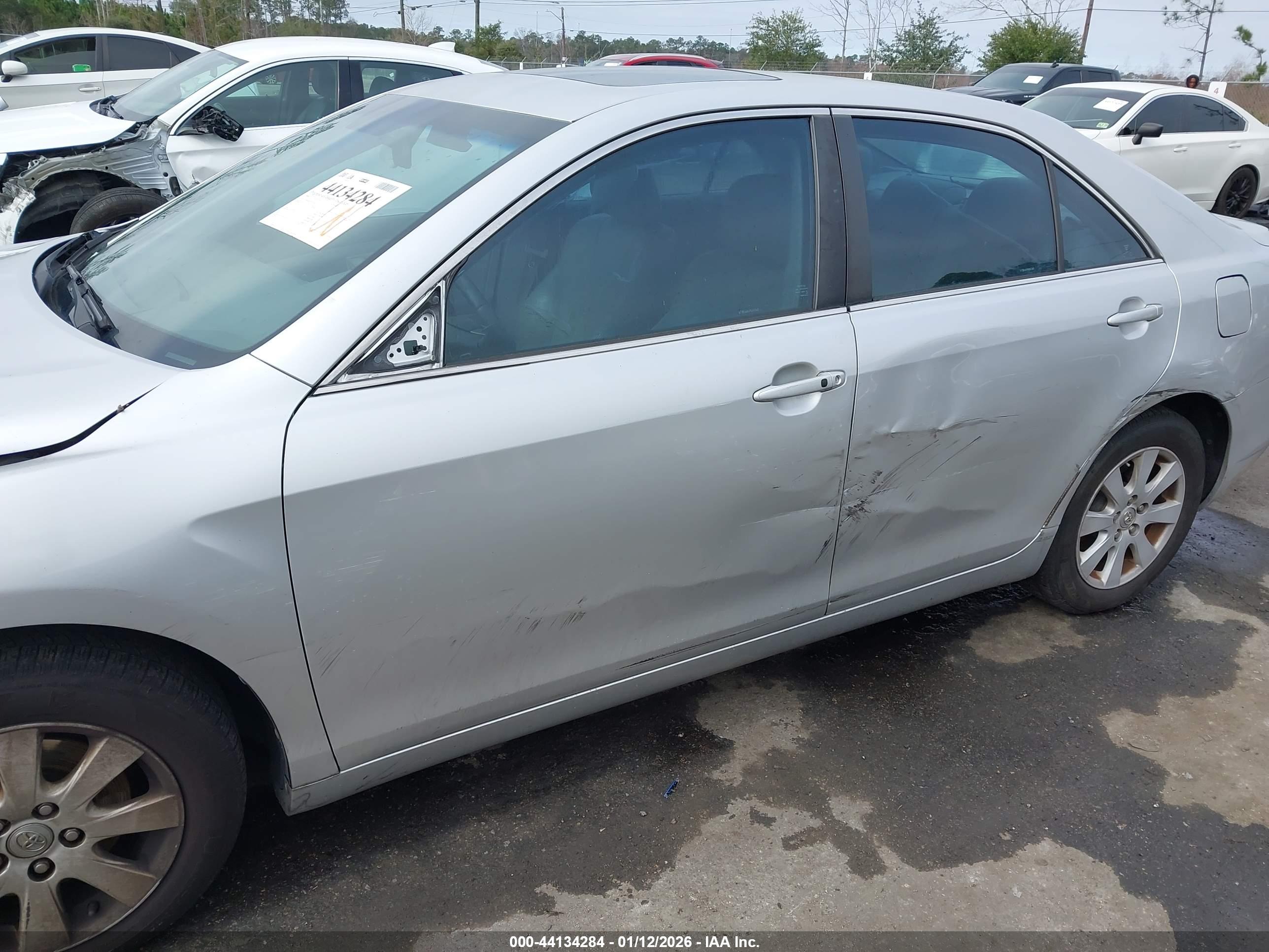 TOYOTA CAMRY image 6