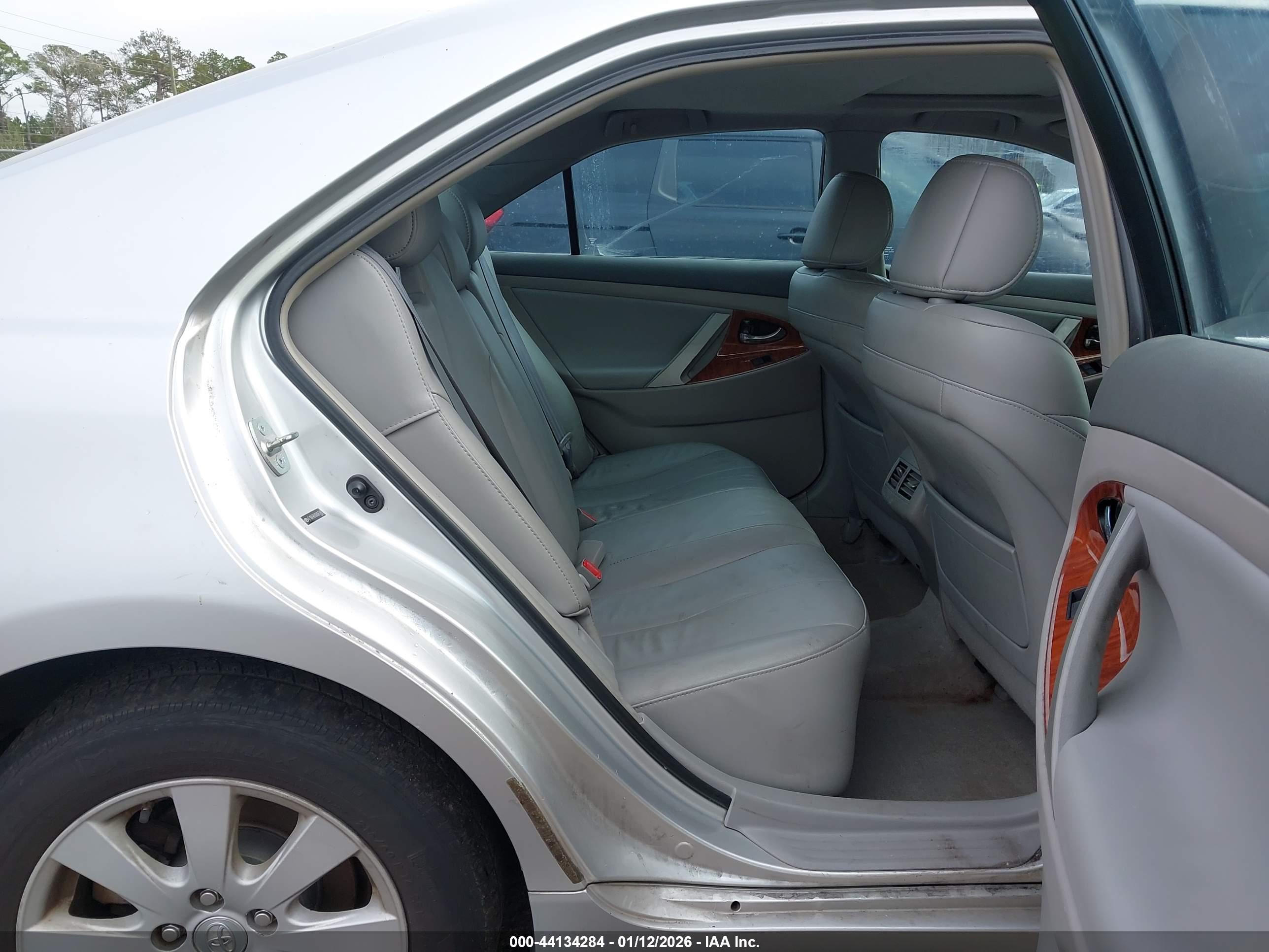 TOYOTA CAMRY image 8