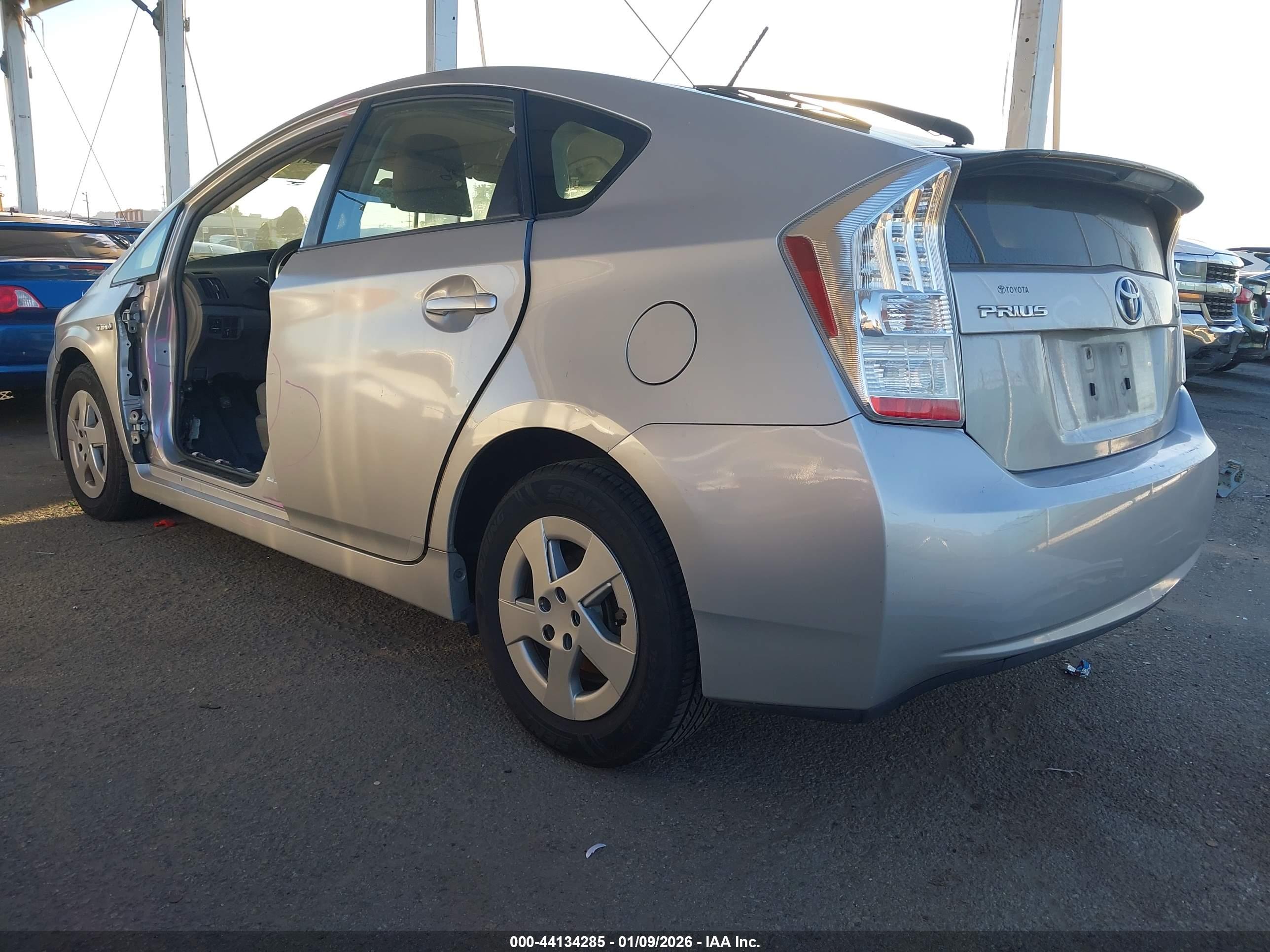 TOYOTA PRIUS image 3