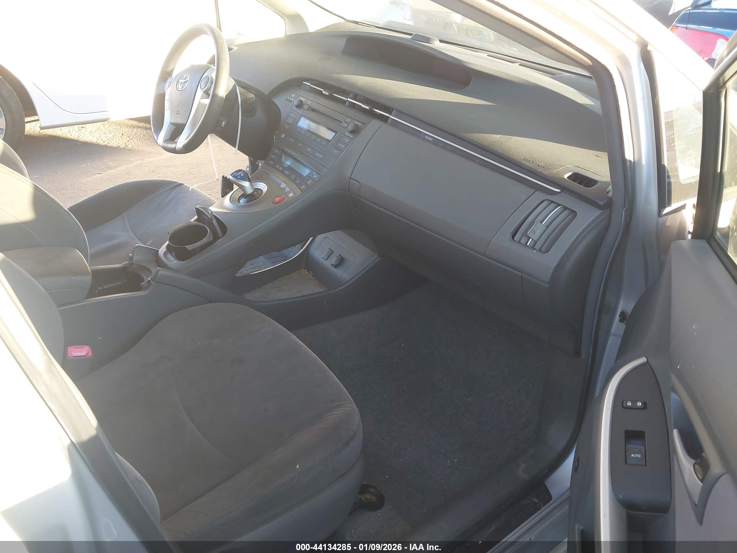 TOYOTA PRIUS image 5