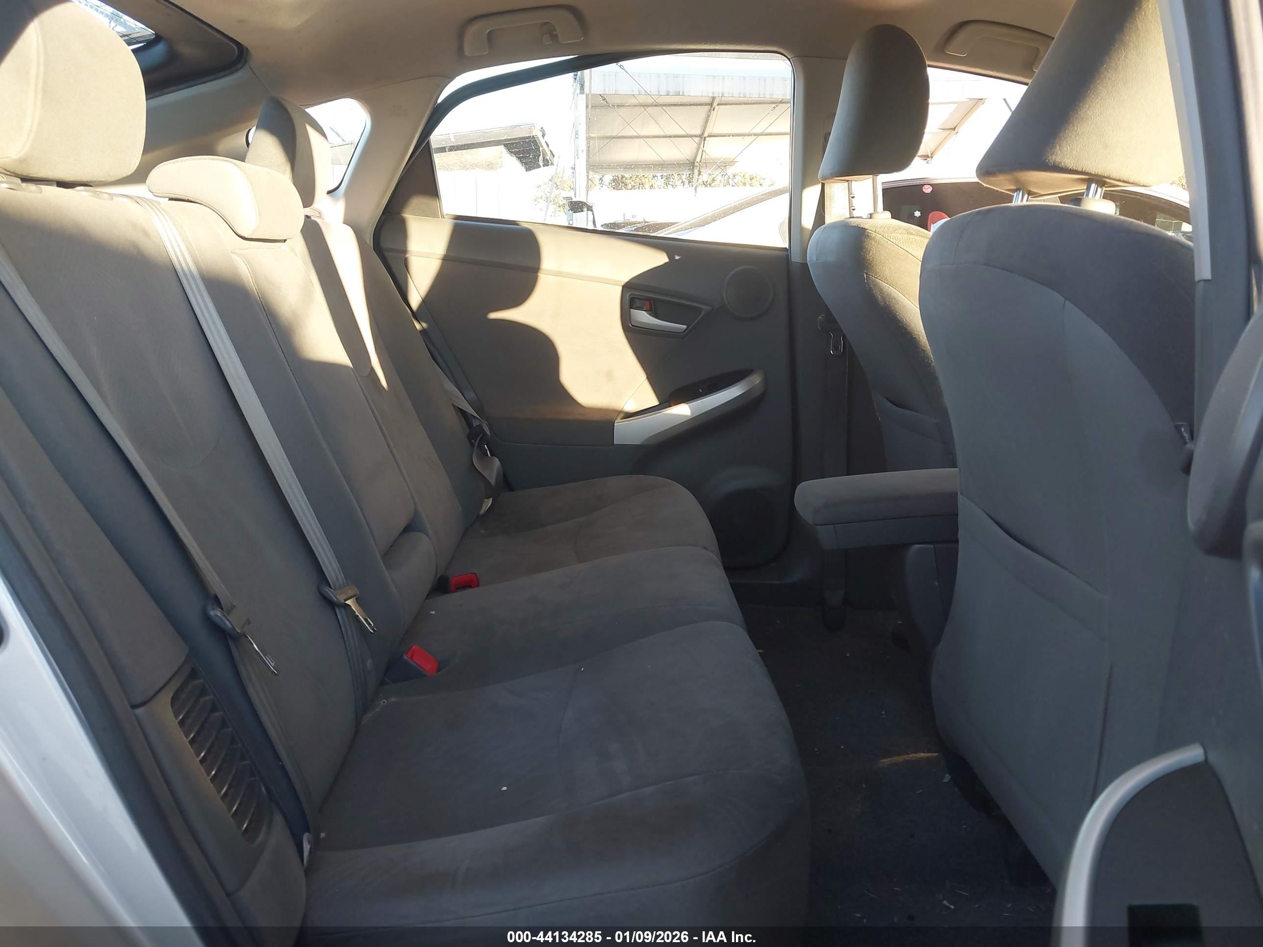 TOYOTA PRIUS image 8