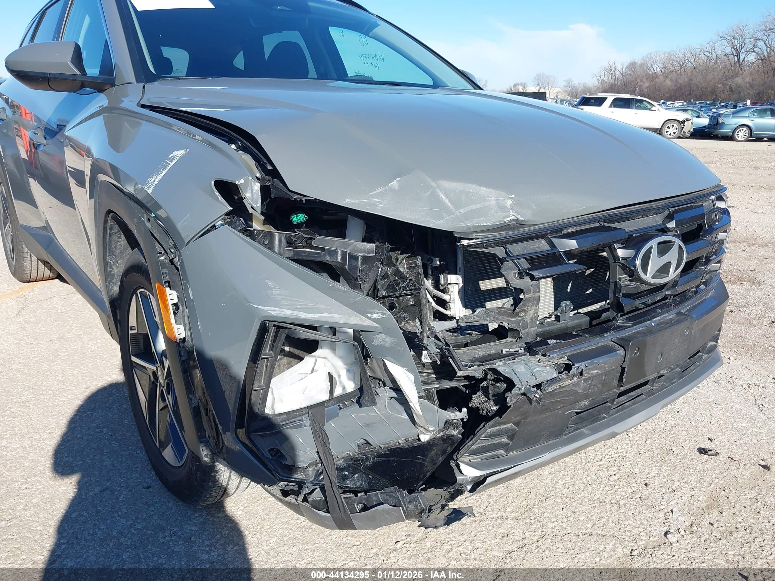 HYUNDAI TUCSON image 6