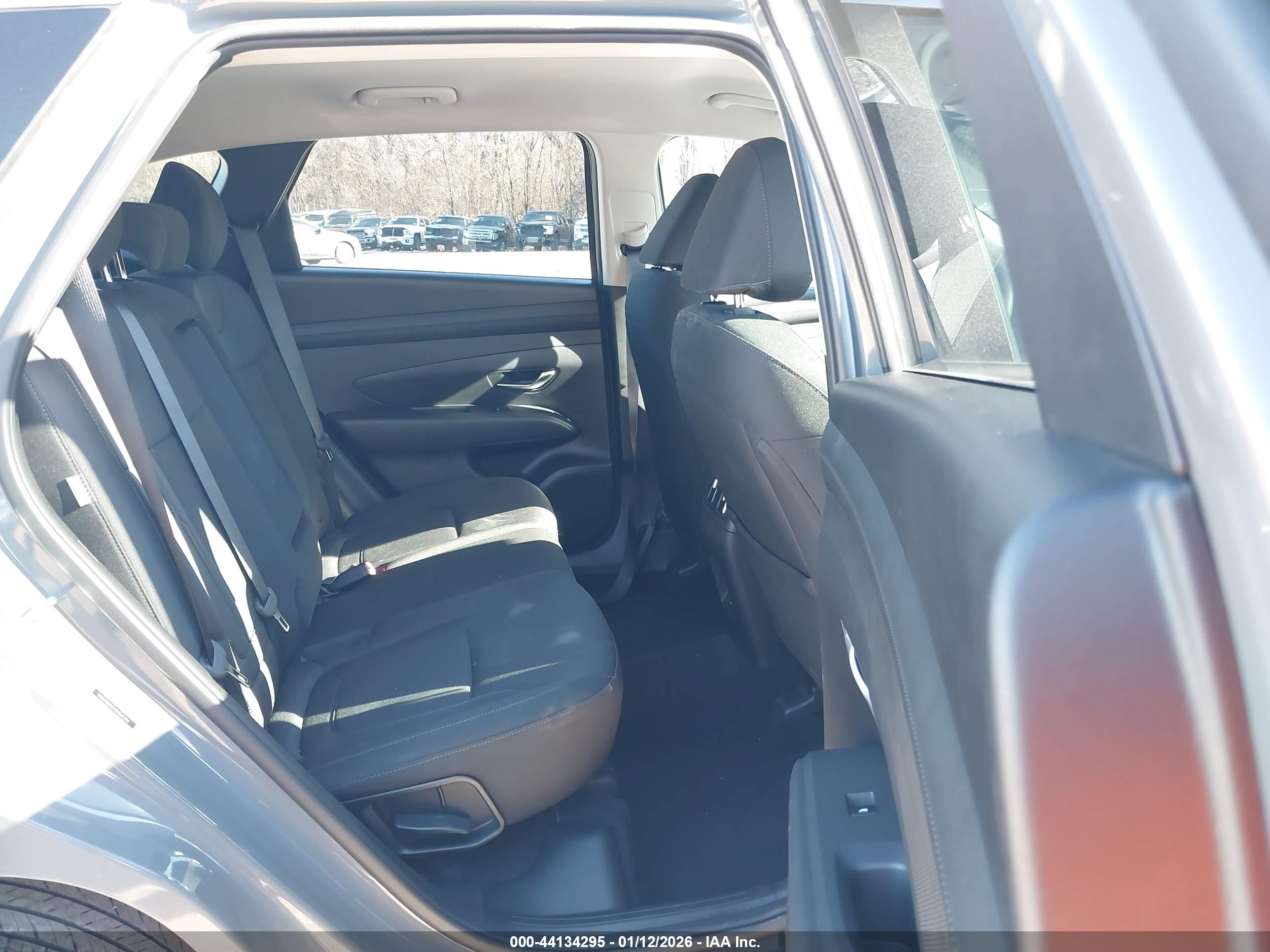 HYUNDAI TUCSON image 8