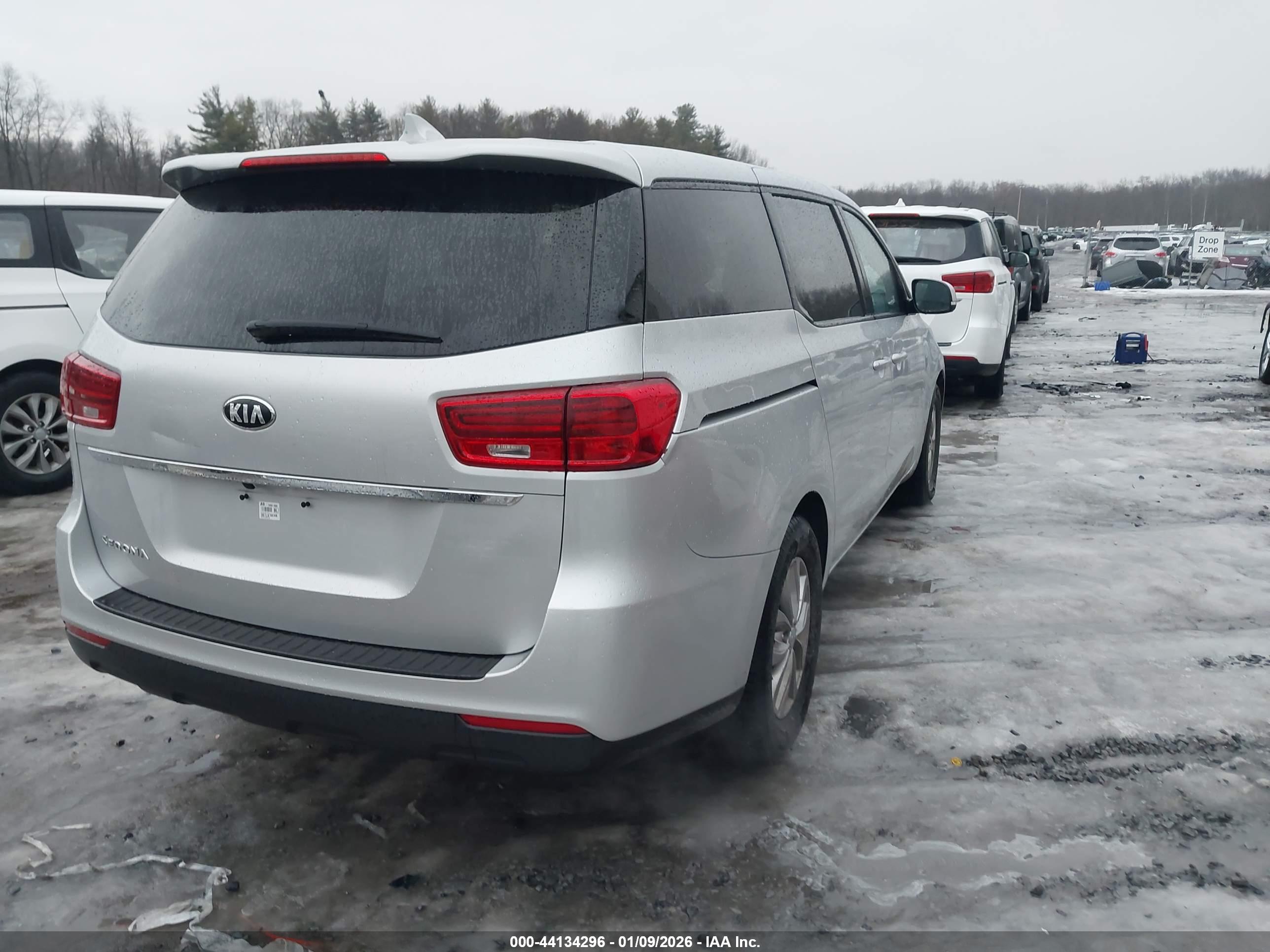 KIA SEDONA image 4