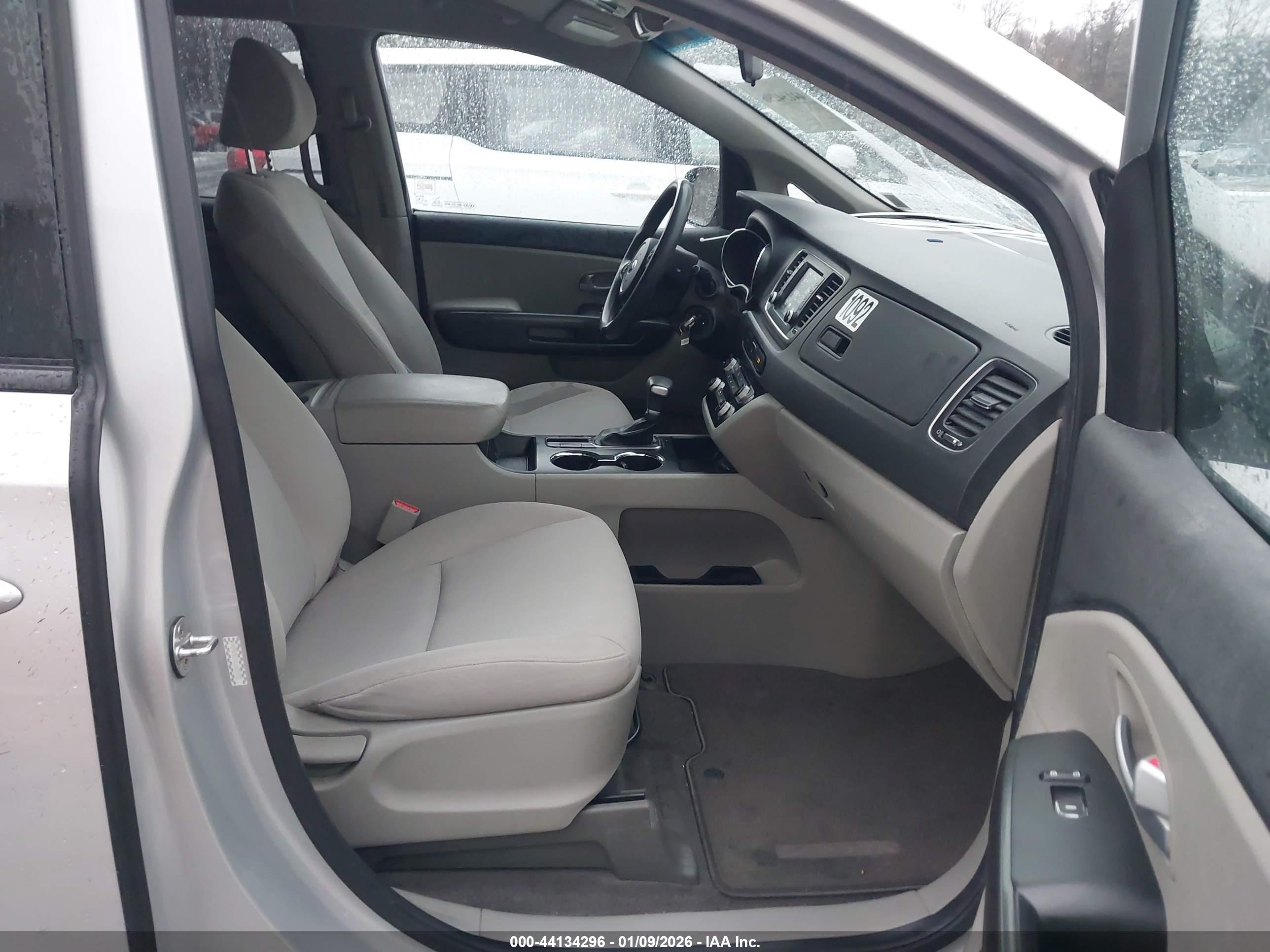 KIA SEDONA image 5