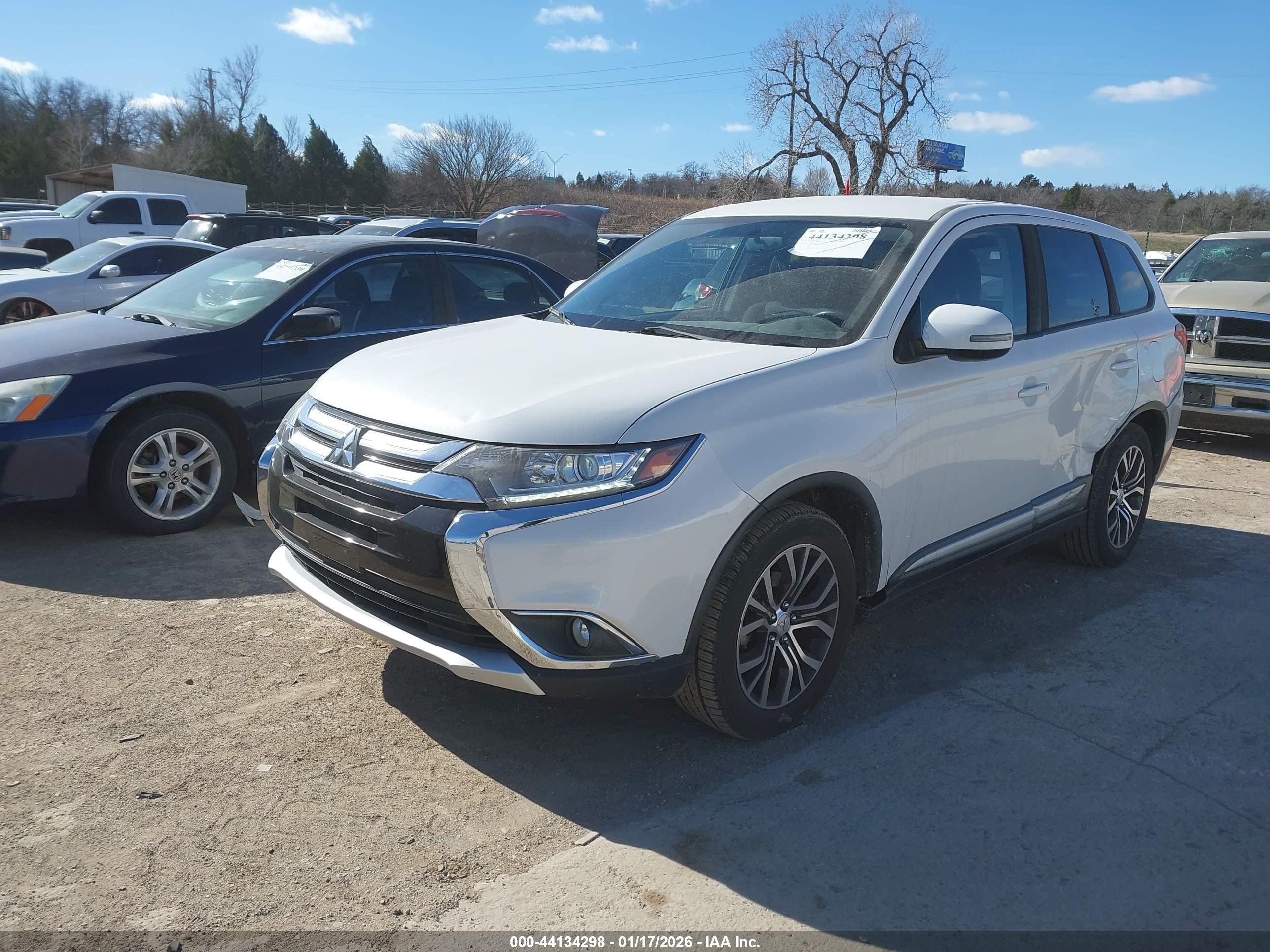 MITSUBISHI OUTLANDER image 2