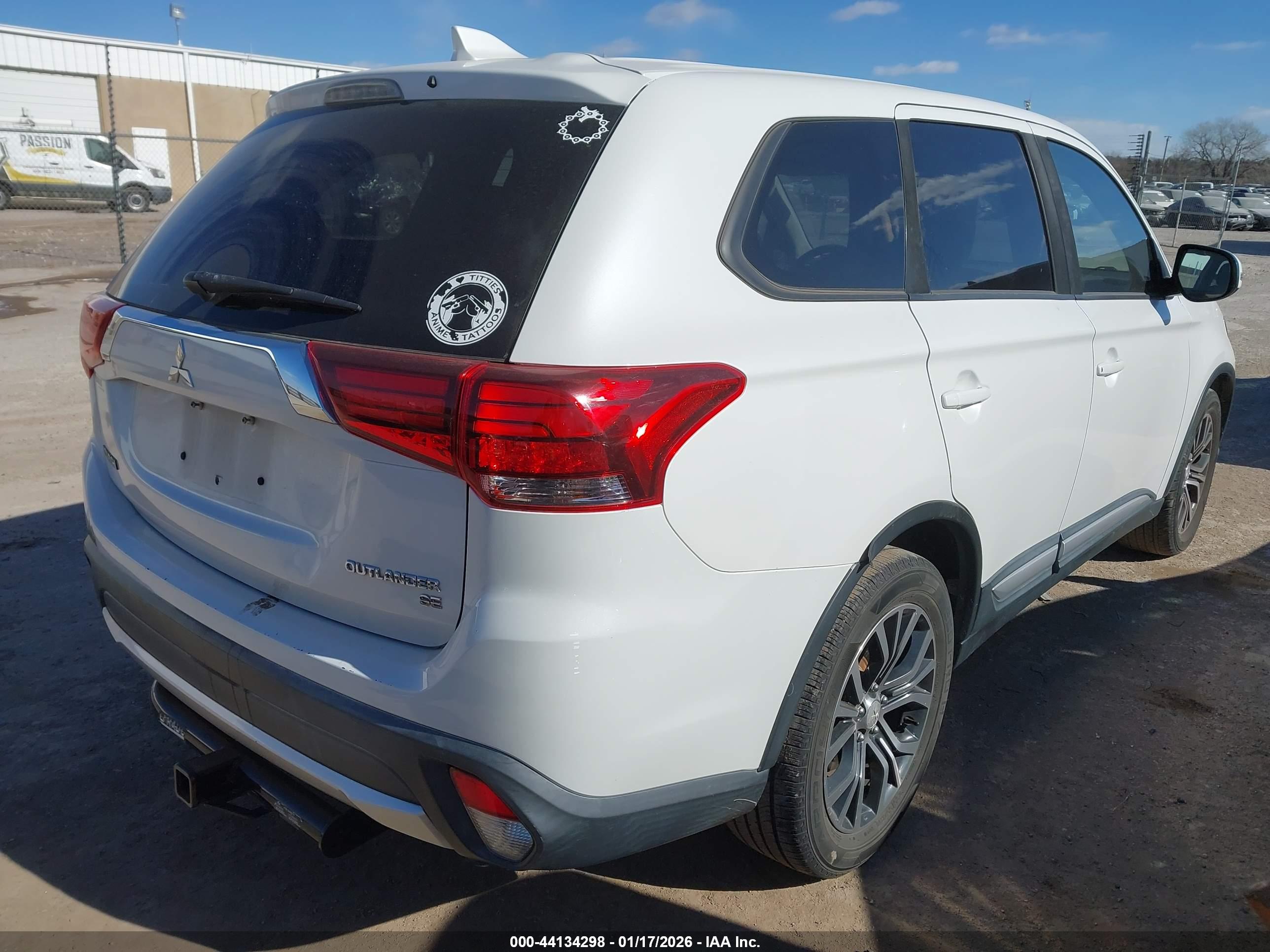 MITSUBISHI OUTLANDER image 4