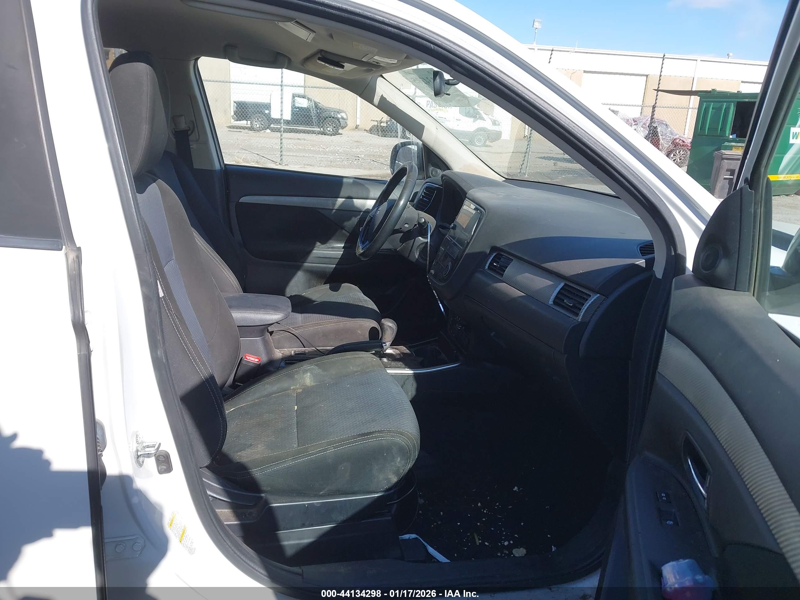 MITSUBISHI OUTLANDER image 5