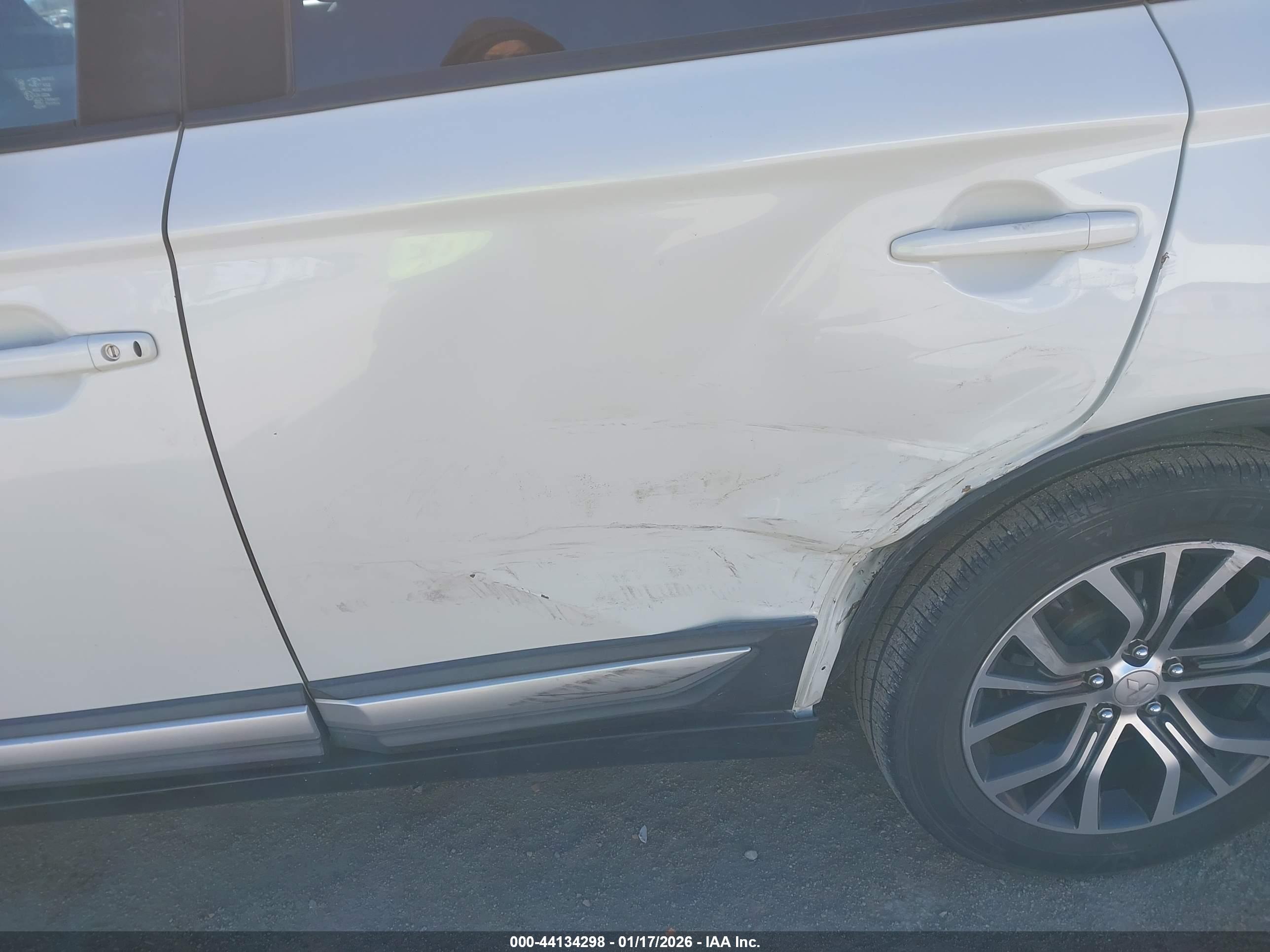 MITSUBISHI OUTLANDER image 6