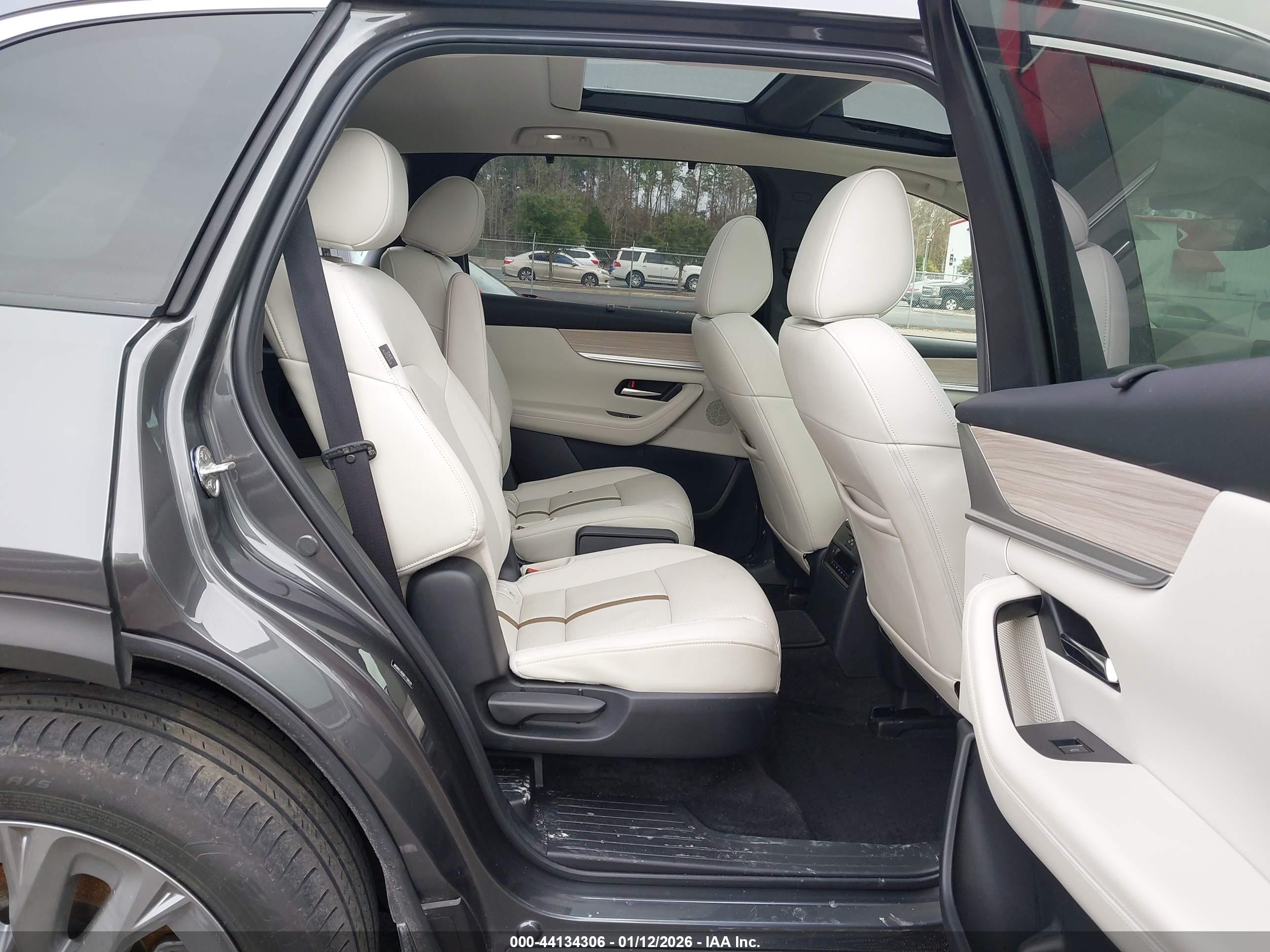 MAZDA CX-90 image 8