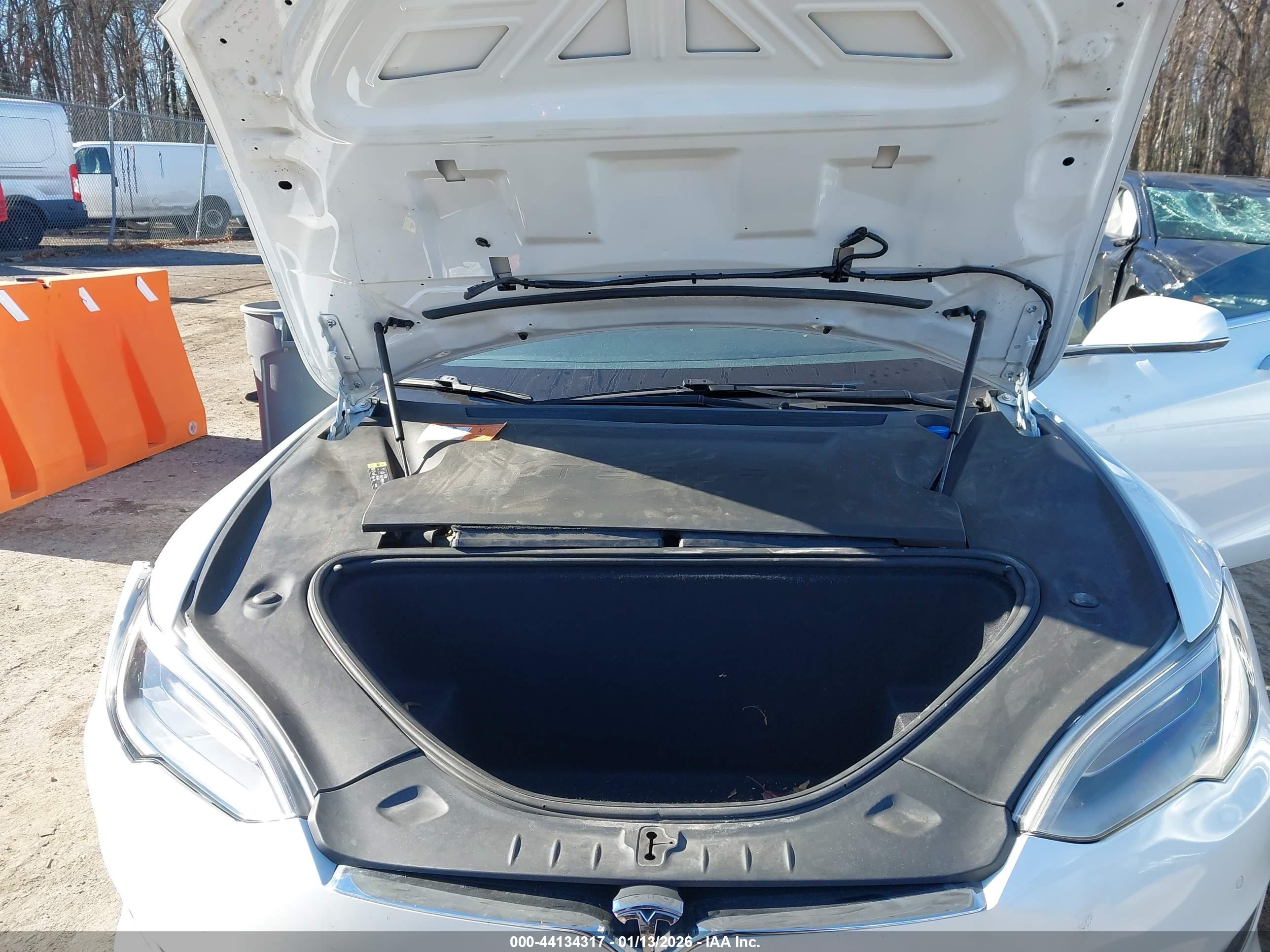 TESLA MODEL image 10