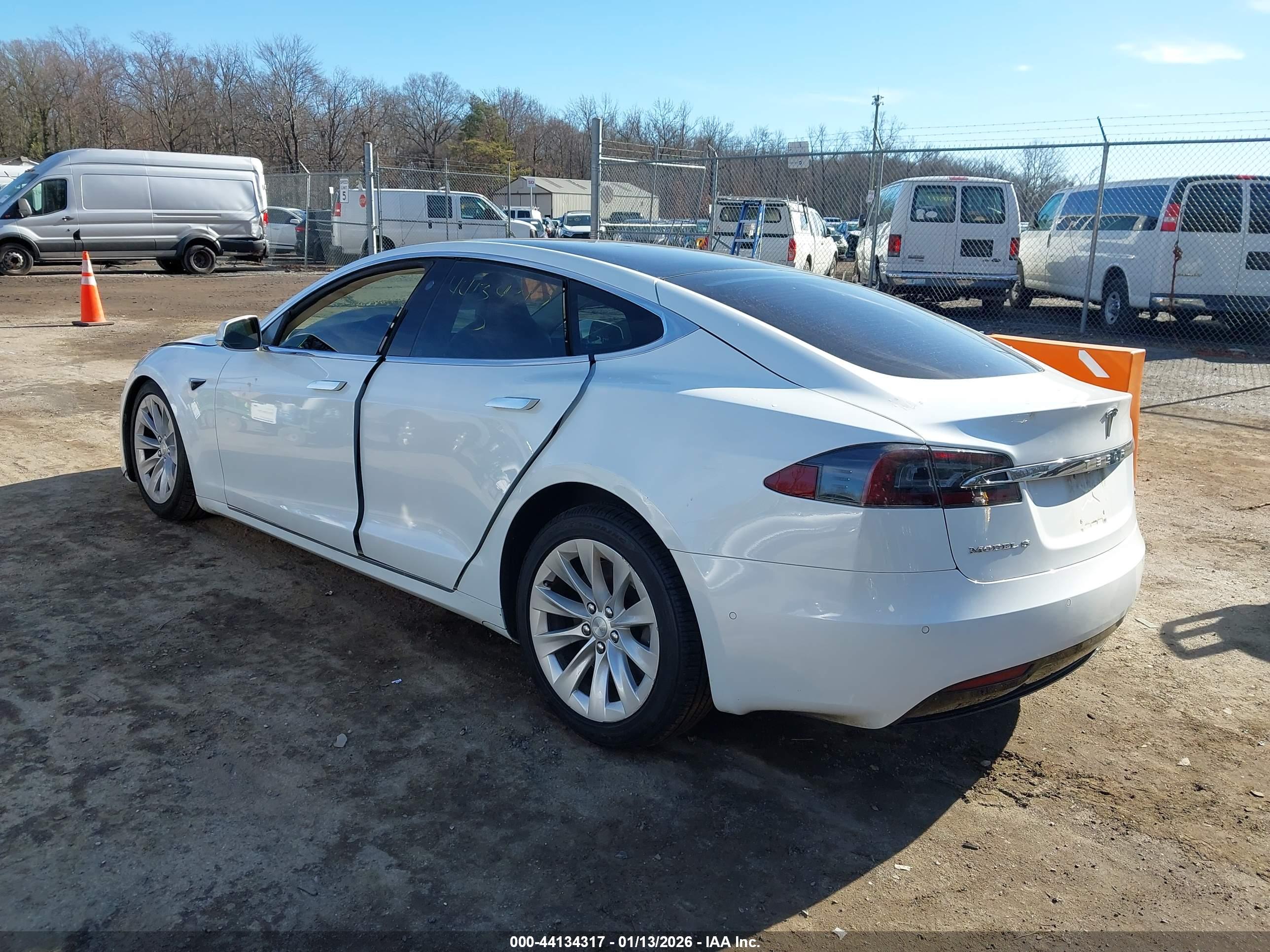 TESLA MODEL image 3
