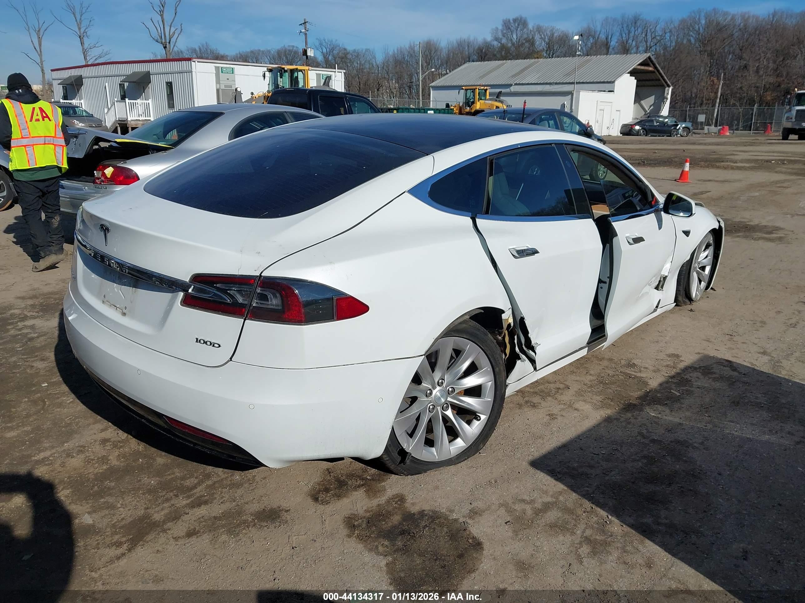 TESLA MODEL image 4