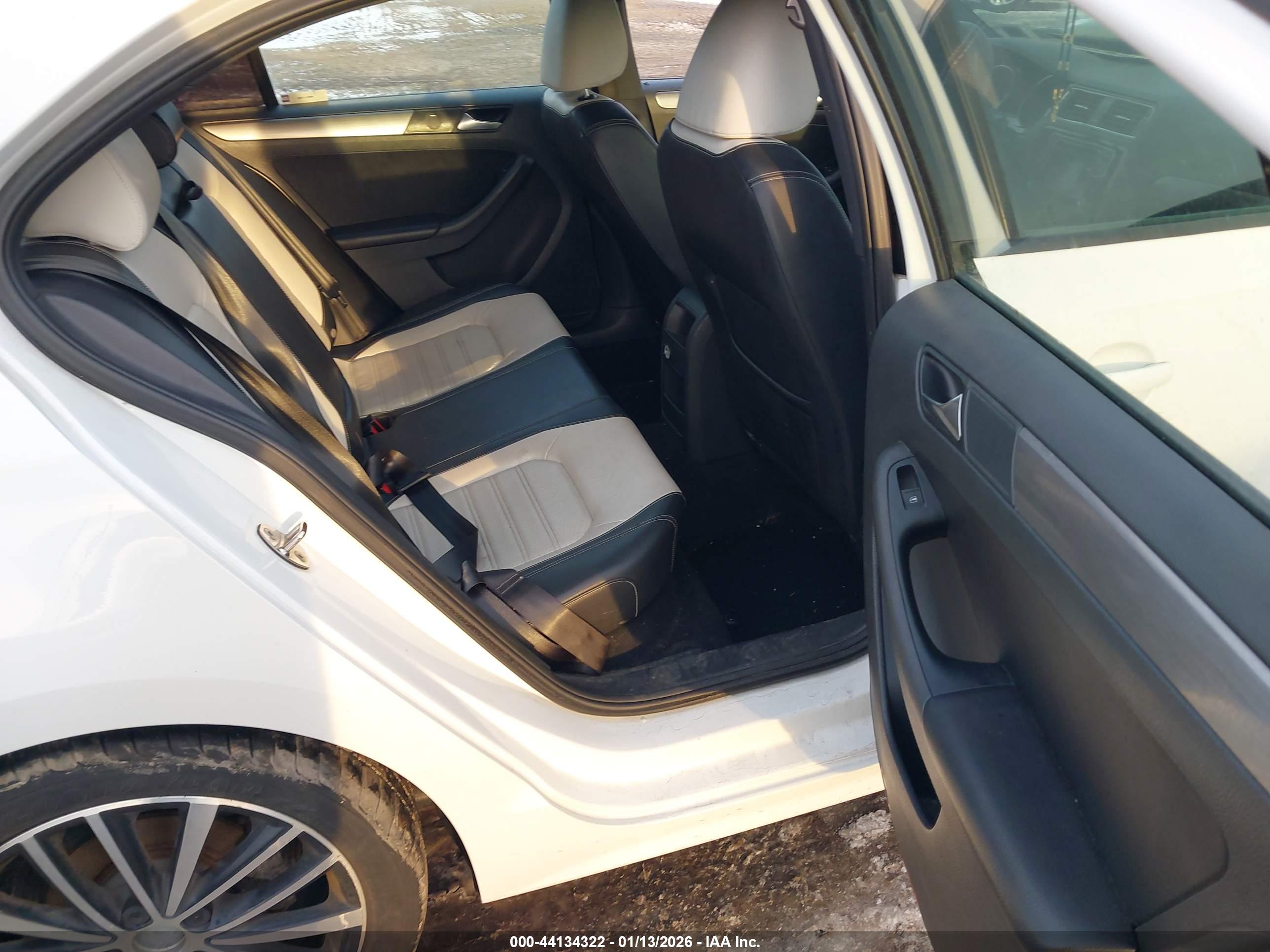 VOLKSWAGEN JETTA image 8