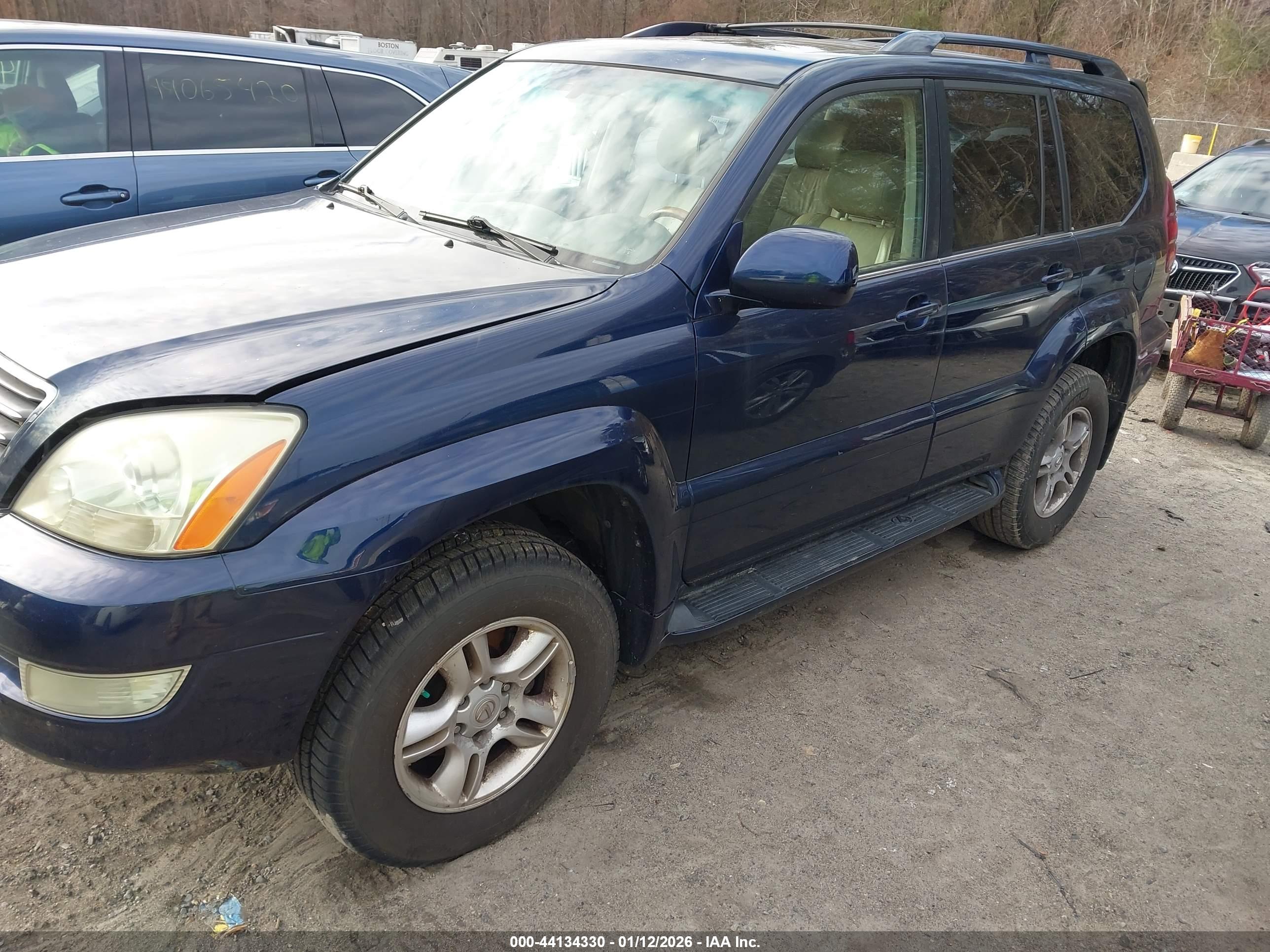 LEXUS GX image 2