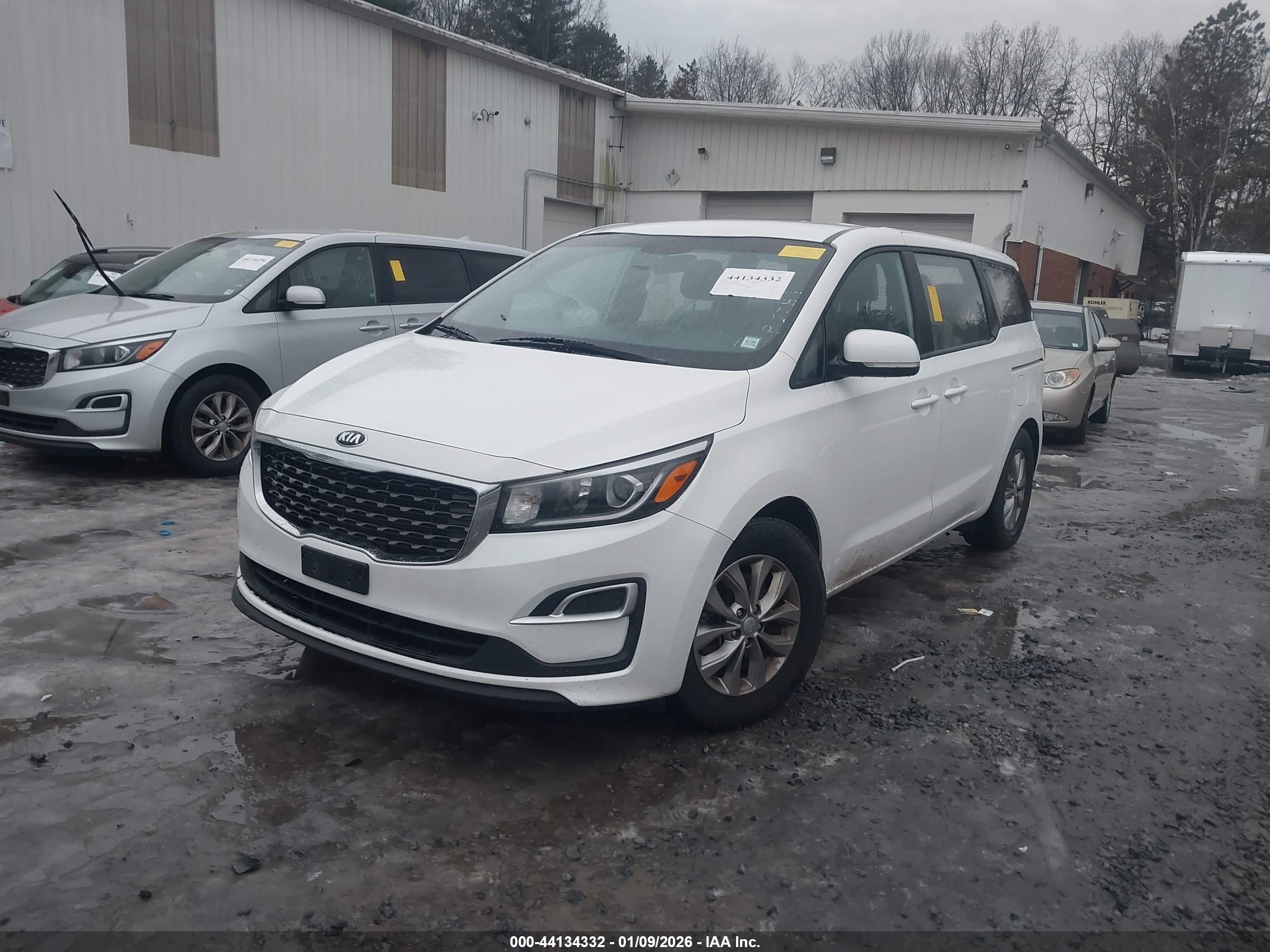 KIA SEDONA image 2