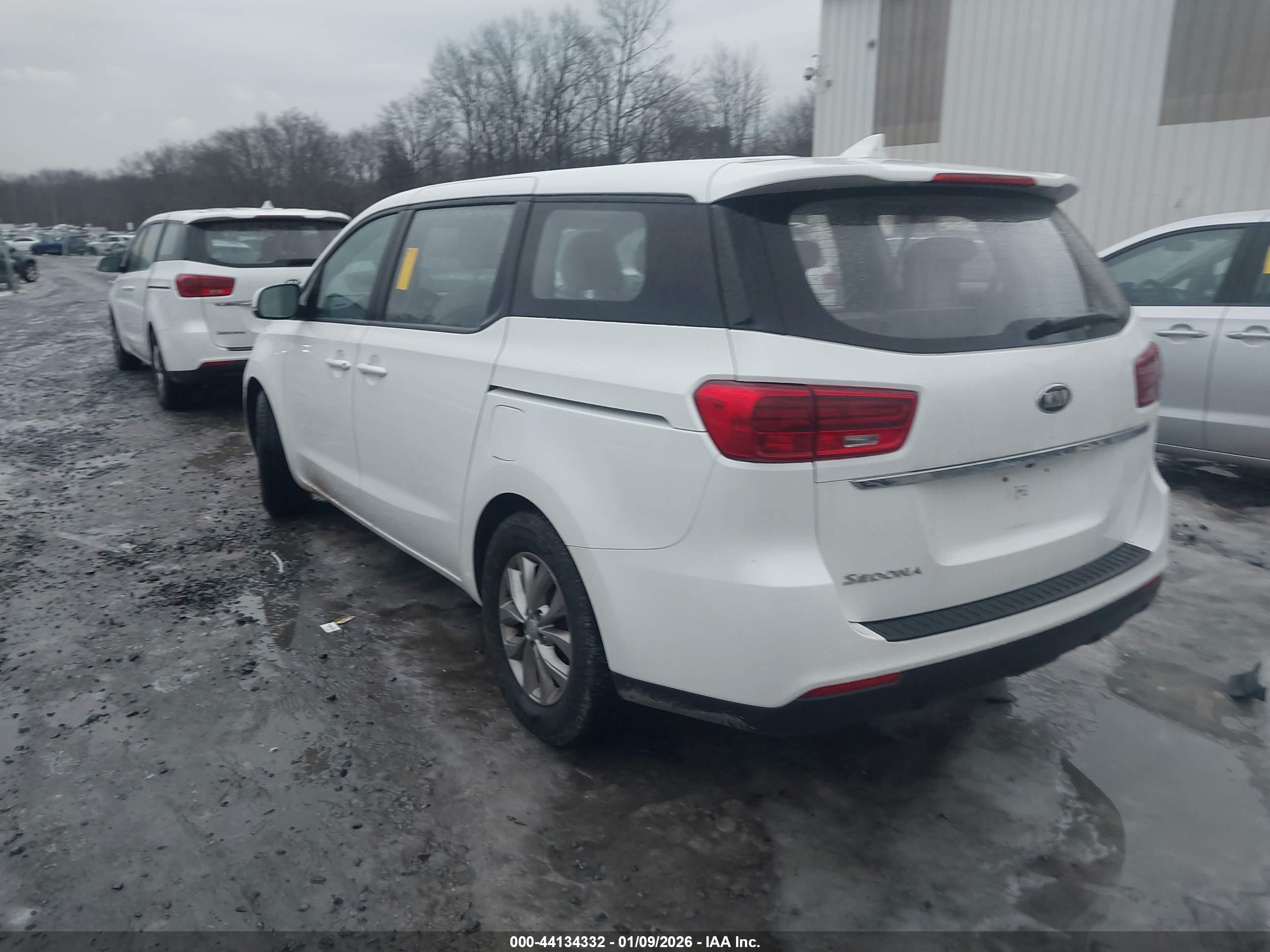 KIA SEDONA image 3