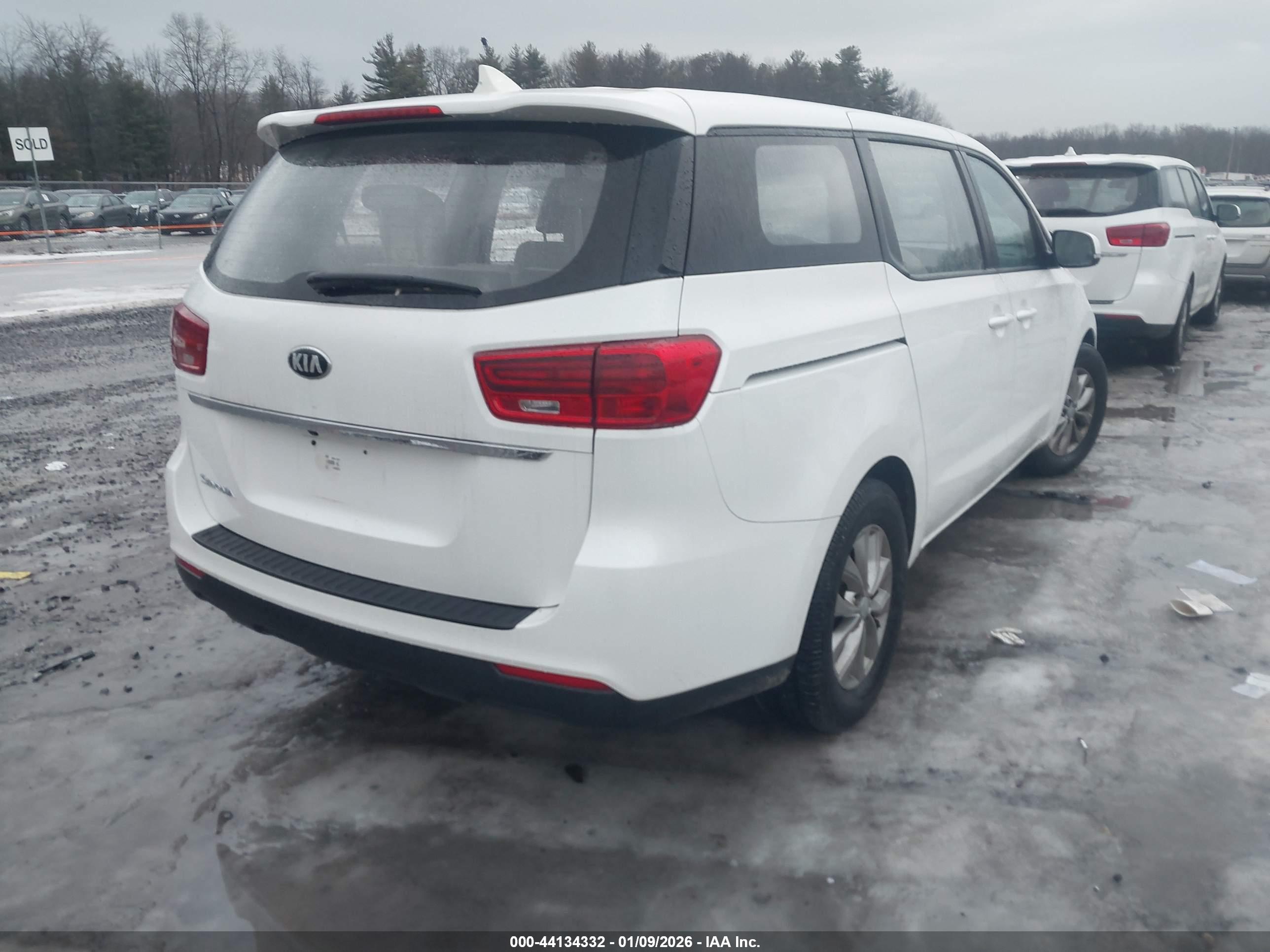 KIA SEDONA image 4