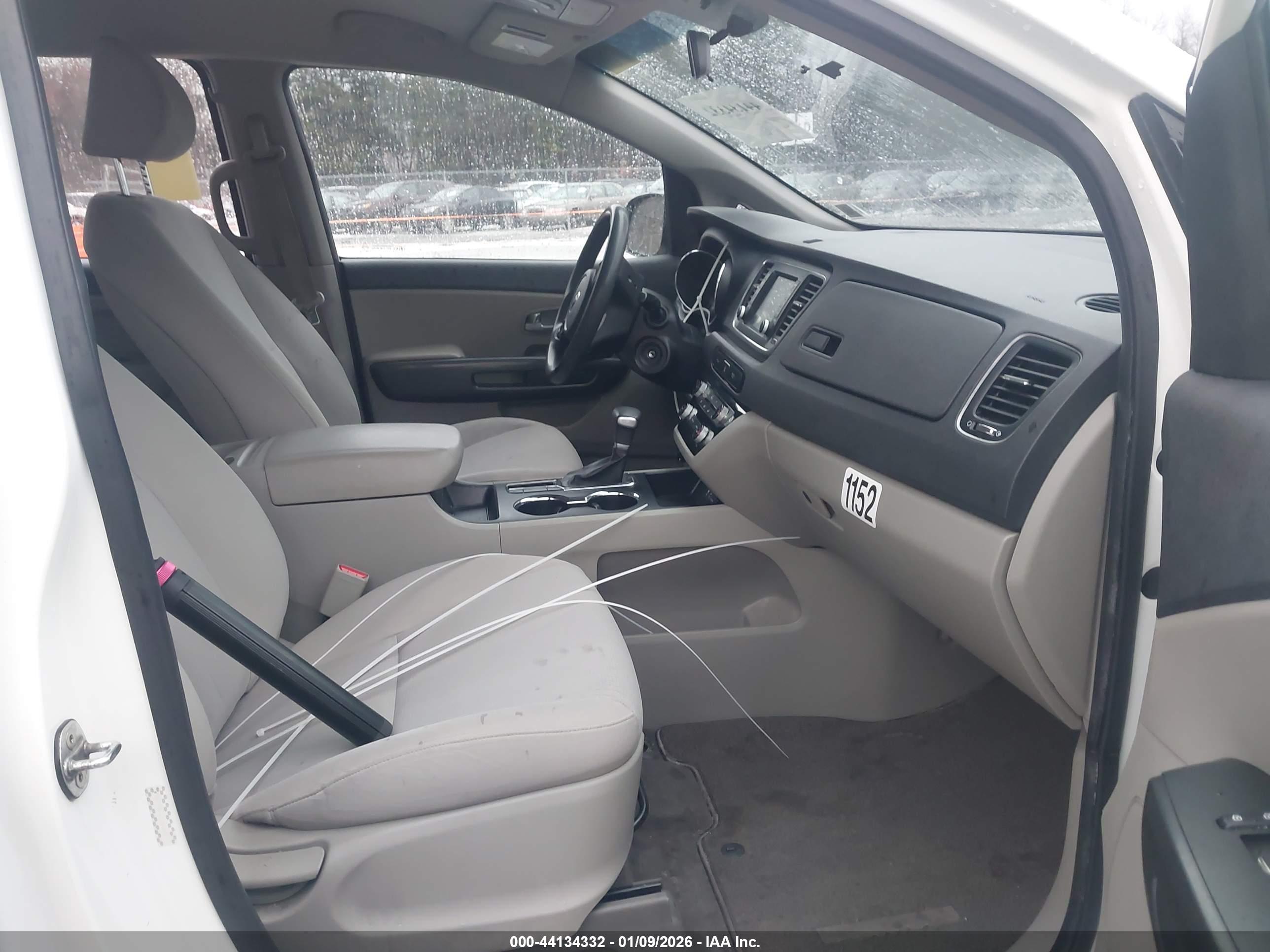KIA SEDONA image 5